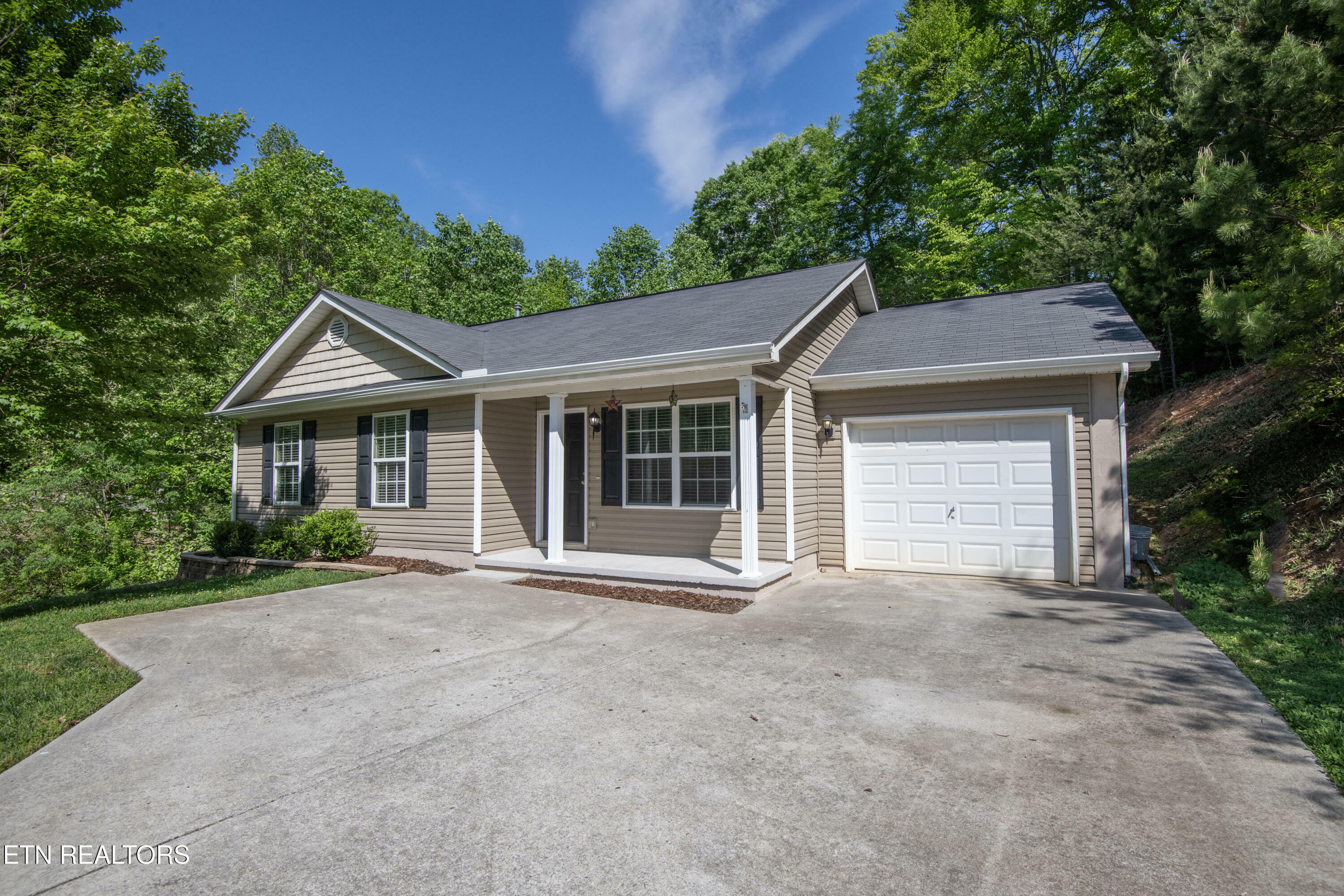 Property Photo: 432 Dogwood Glen Lane TN 37849