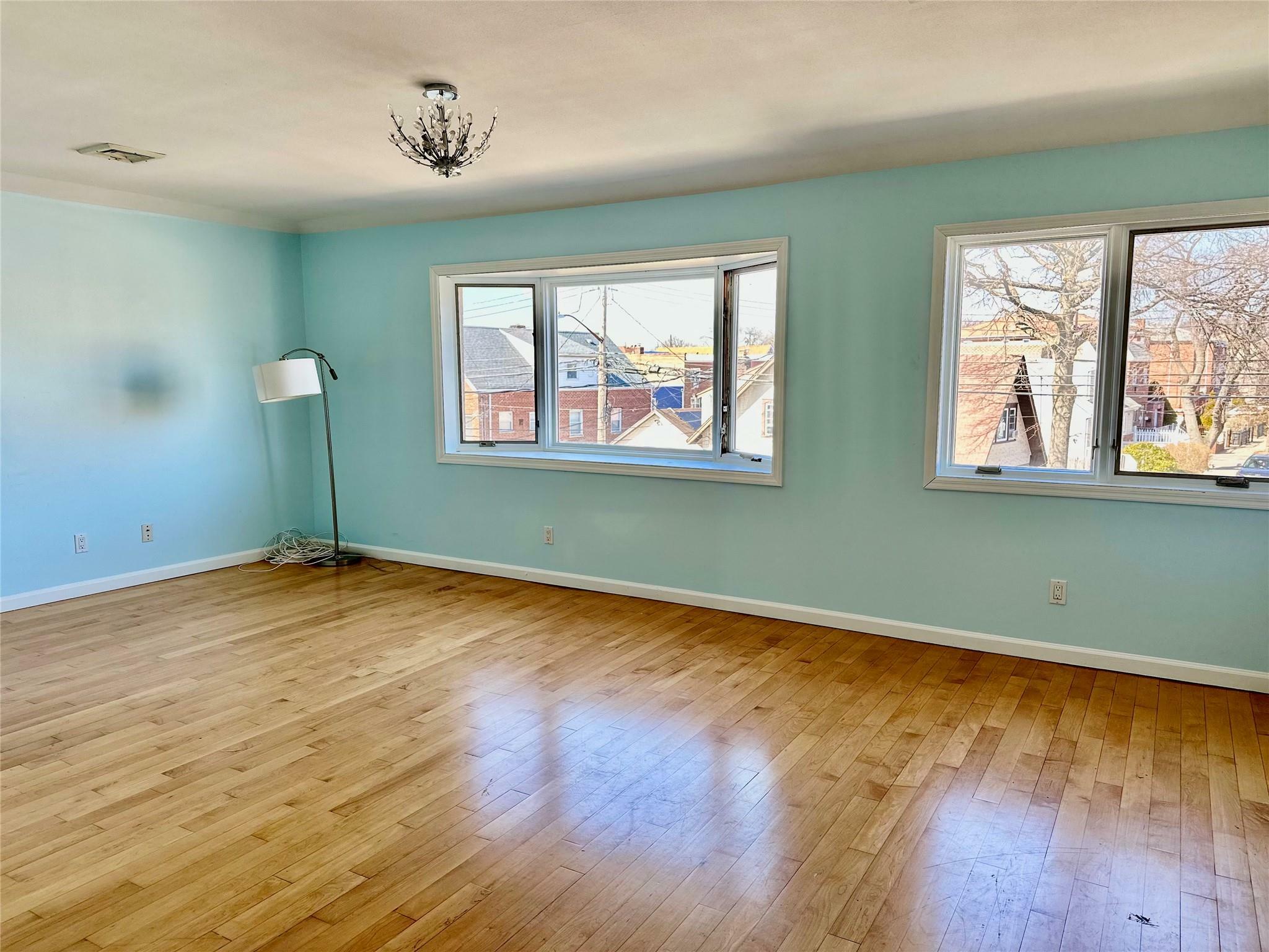 Property Photo: 3276 Griswold Avenue NY 10465