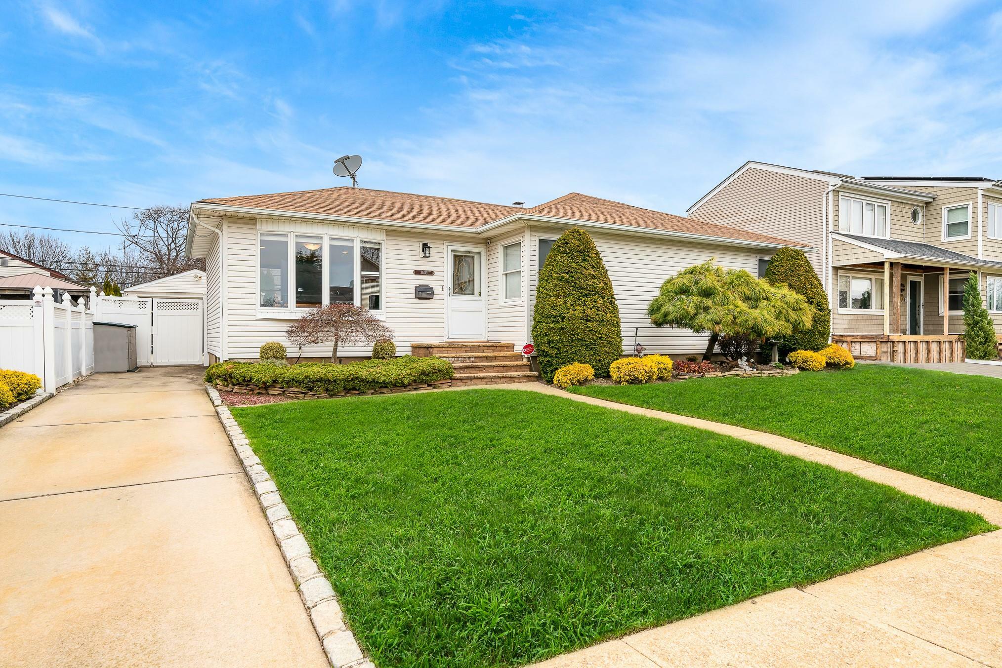 Property Photo: 3609 Woodward Avenue NY 11783