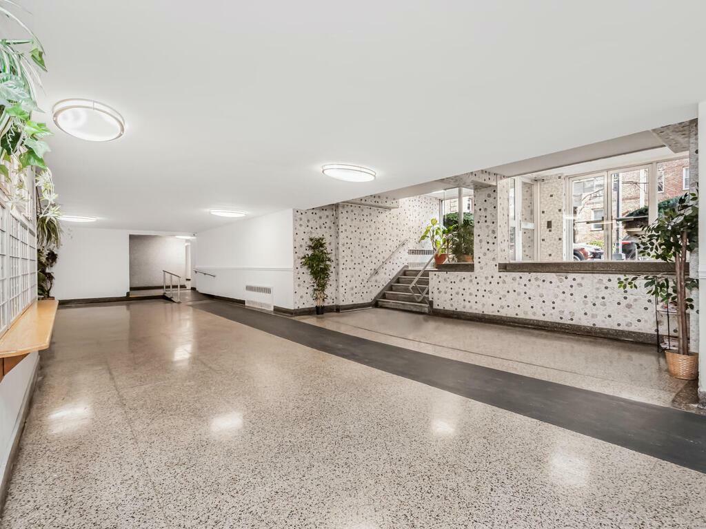Property Photo: 1475 Thieriot Avenue 5N NY 10460