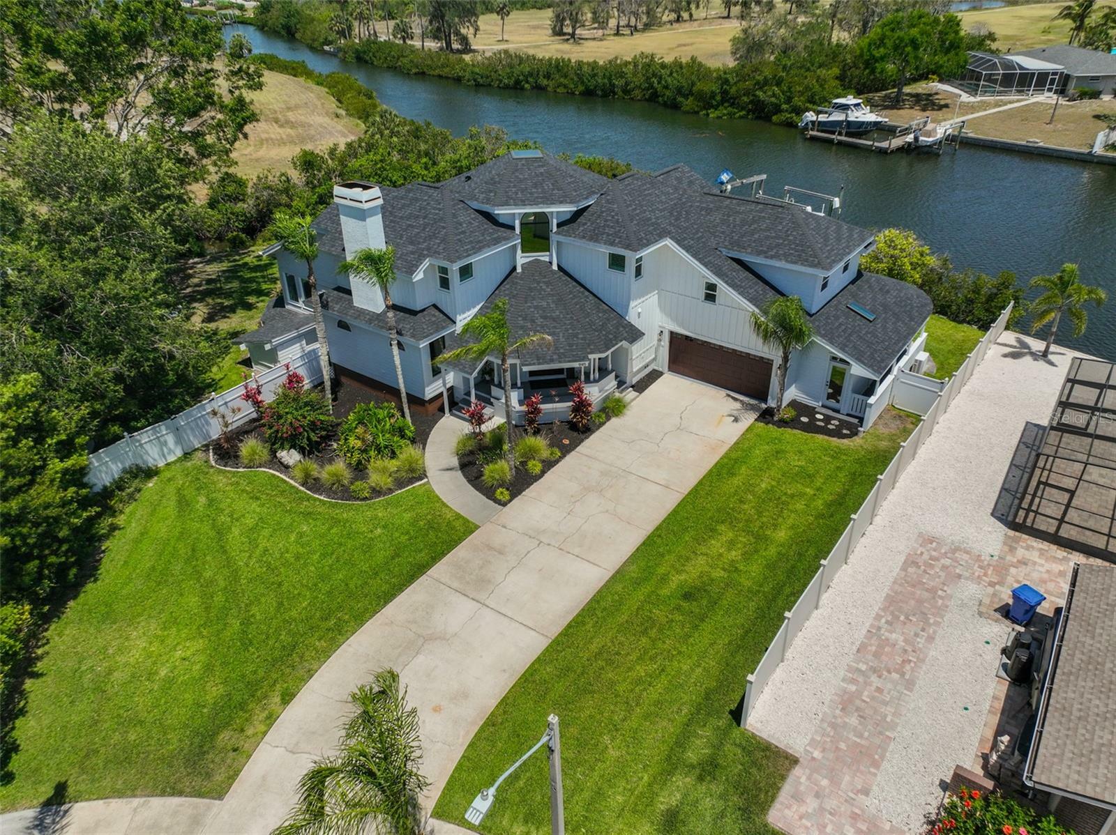 Property Photo: 945 Bunker View Drive FL 33572