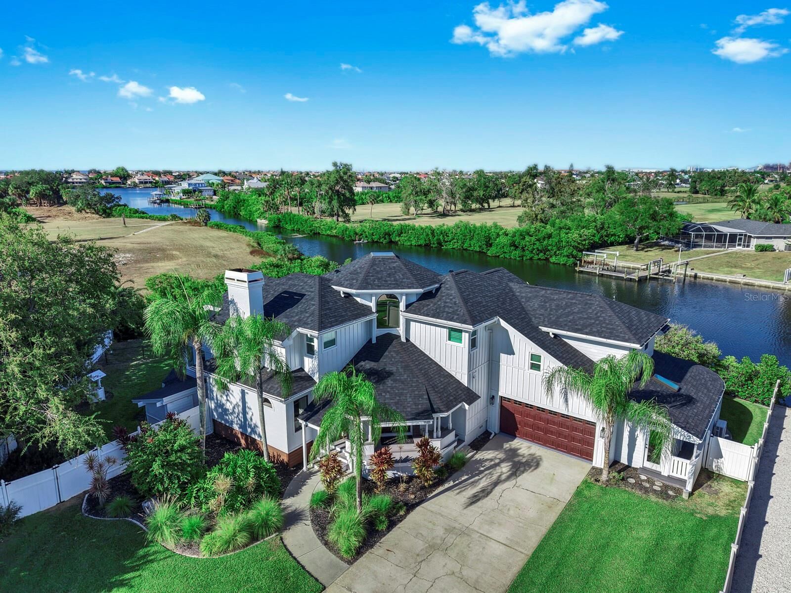 Property Photo:  945 Bunker View Drive  FL 33572 