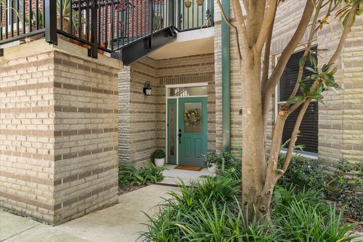 Property Photo:  339 NE 2nd Avenue  FL 32601 
