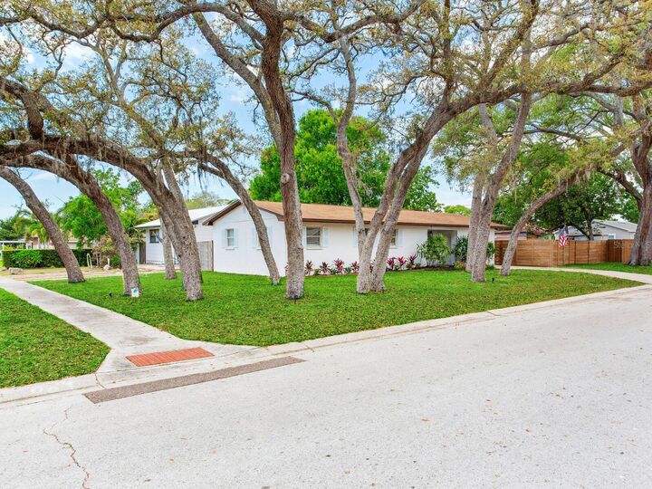 Property Photo:  1700 25th Street N  FL 33713 