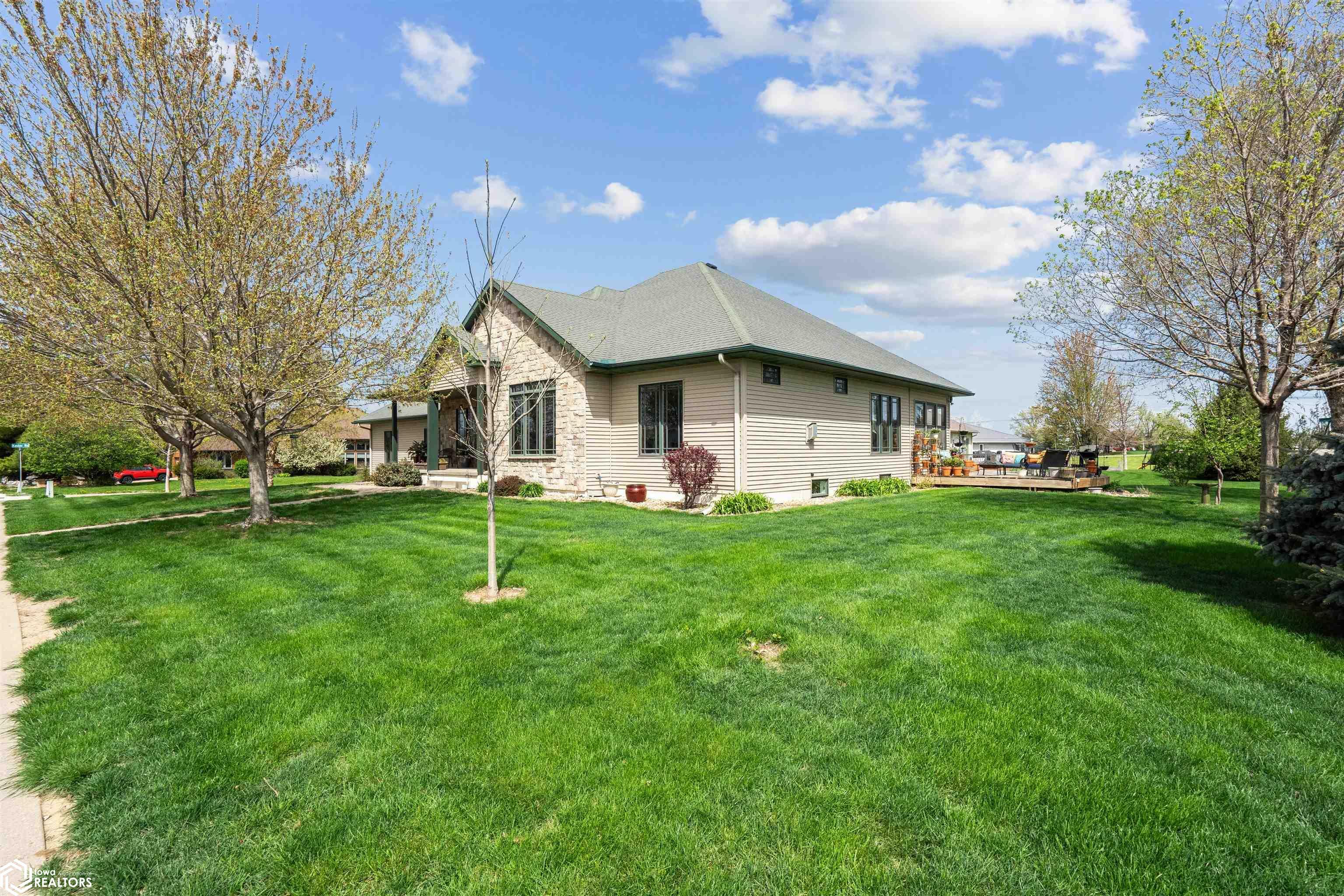 Property Photo: 1102 Benjamin Drive IA 50158