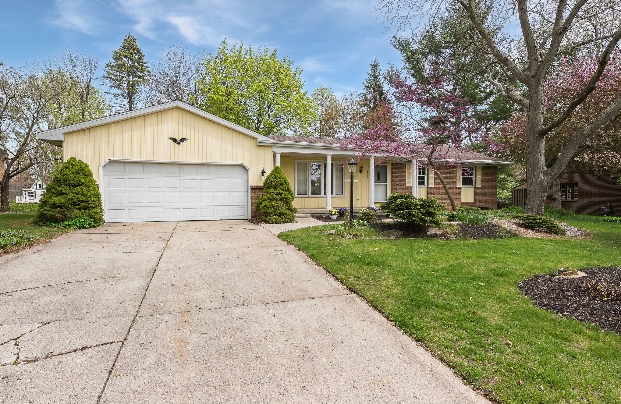 4315 Castle Drive SE  Grand Rapids MI 49546 photo