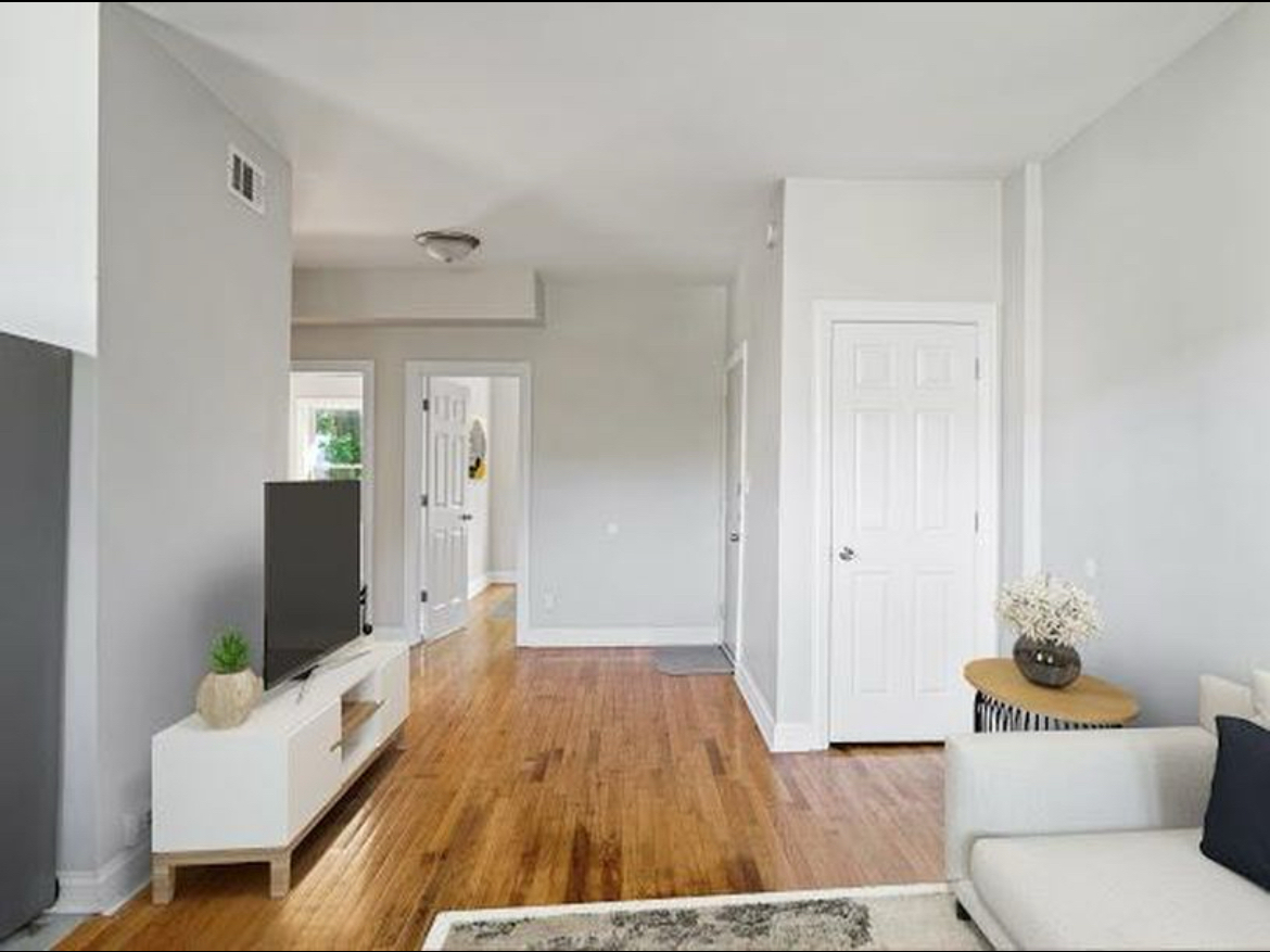 Property Photo: 1332 E 72nd Place 2 IL 60619