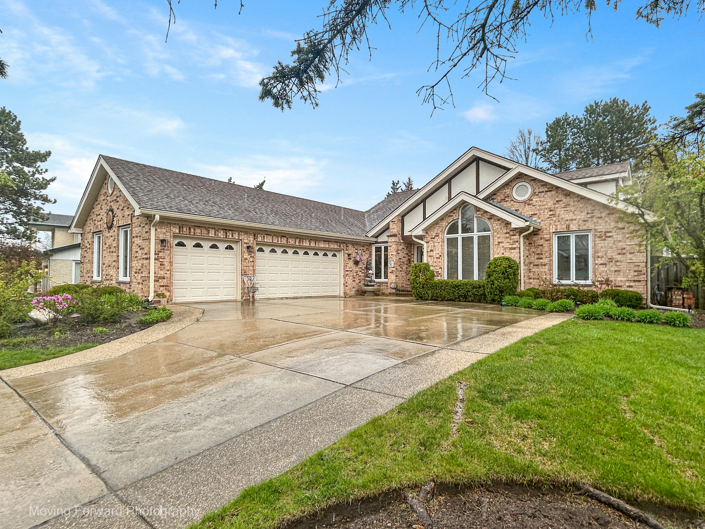 Property Photo: 1911 Franklin Drive IL 60026