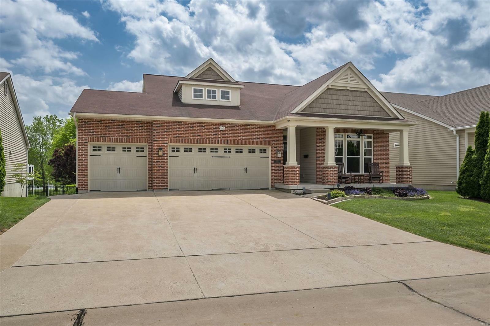 Property Photo: 128 Vistalago Place MO 63376