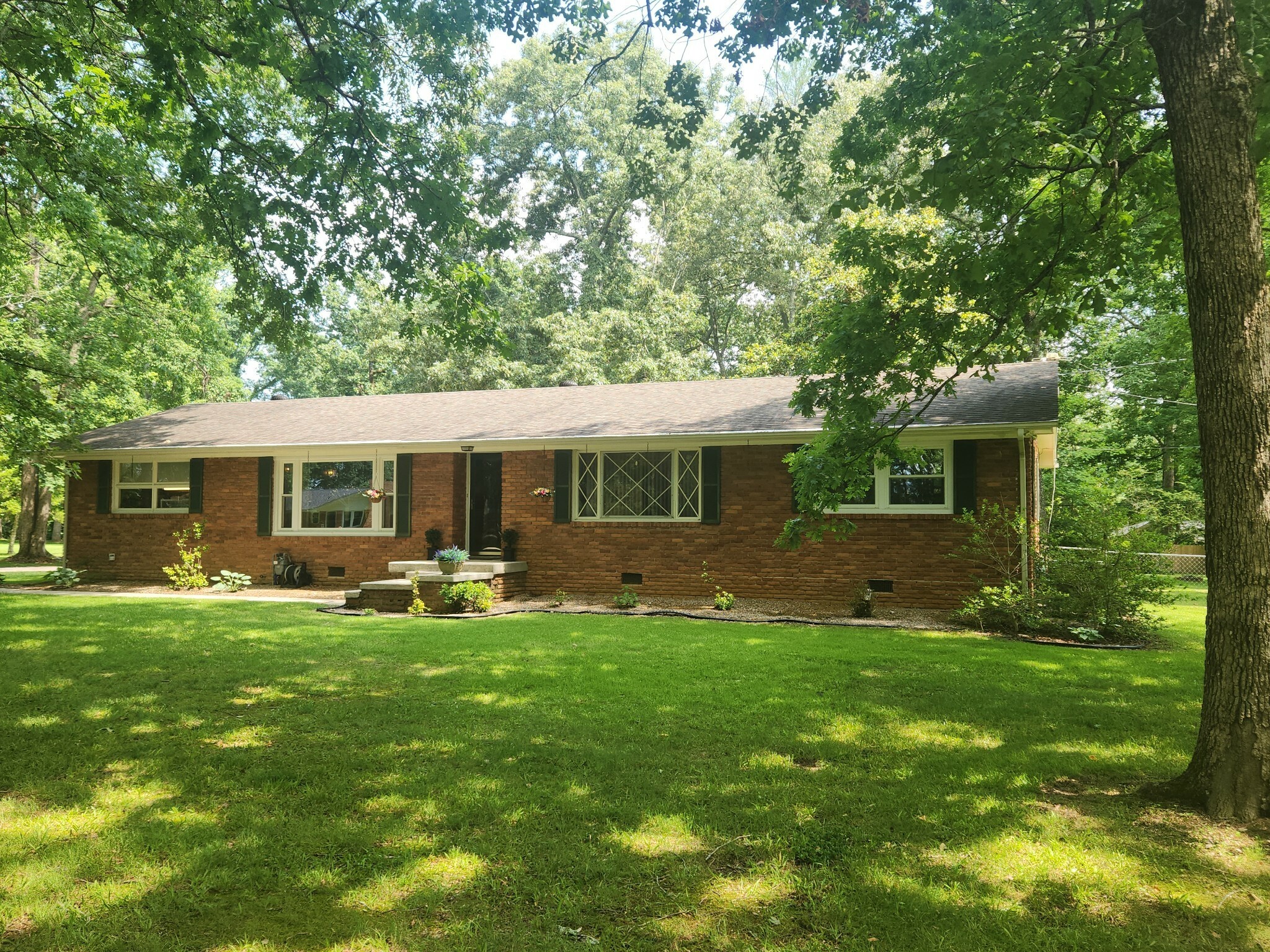 Property Photo: 215 White Oak Dr TN 37355
