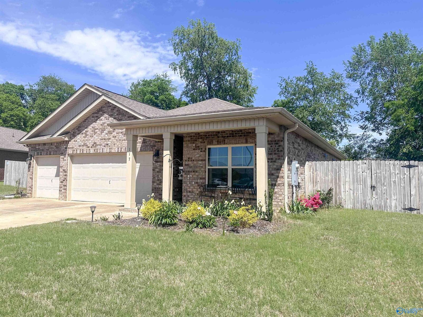 Property Photo:  117 Edensmith Drive  AL 35761 