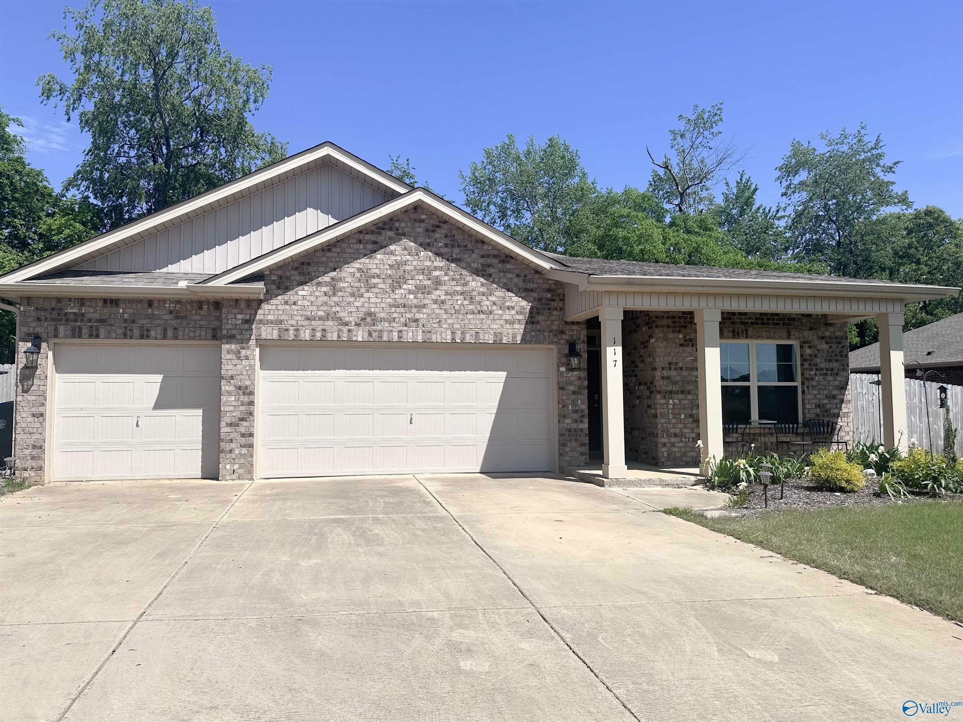 Property Photo: 117 Edensmith Drive AL 35761