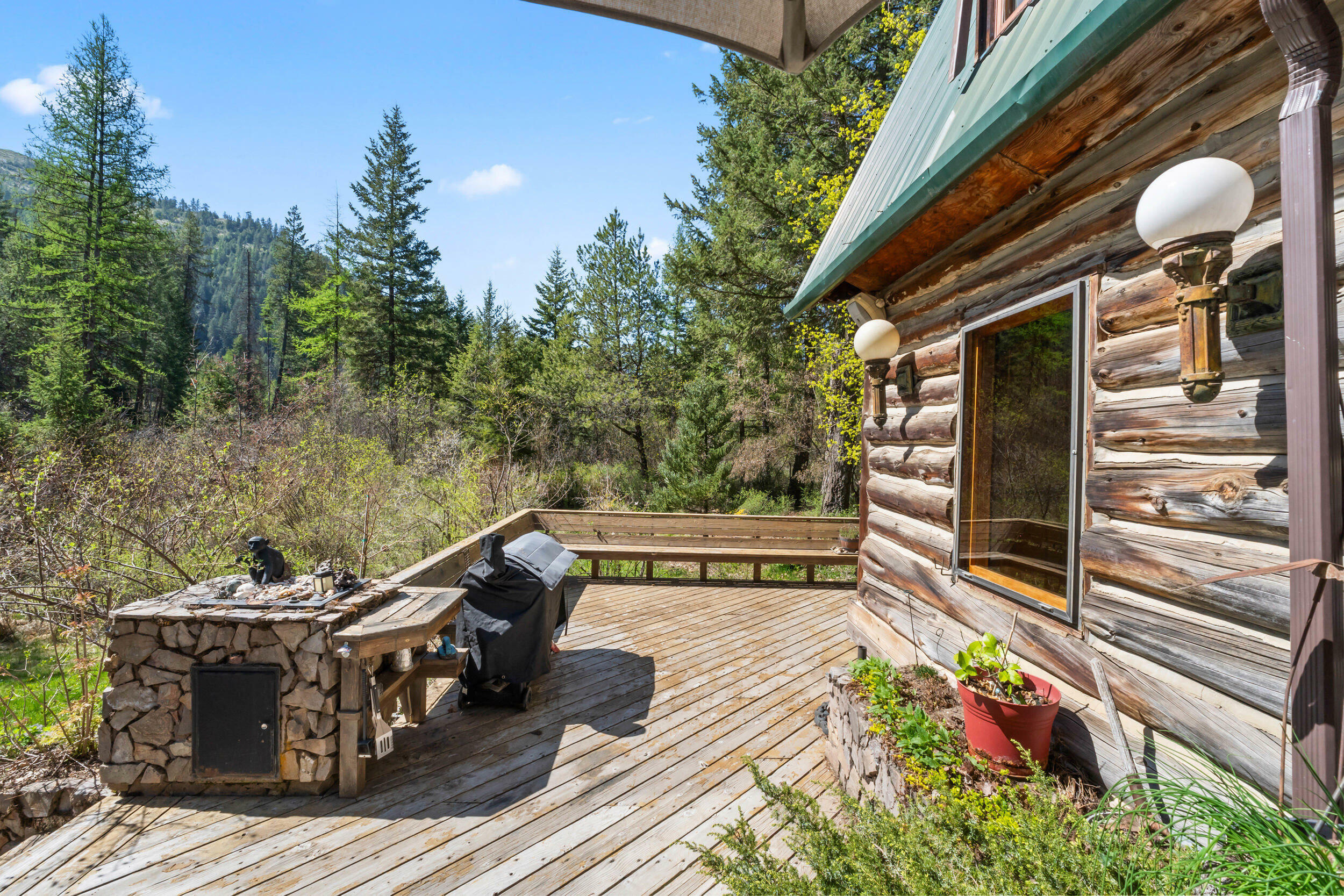 Property Photo: 4166 Grouse Creek Rd WA 99148