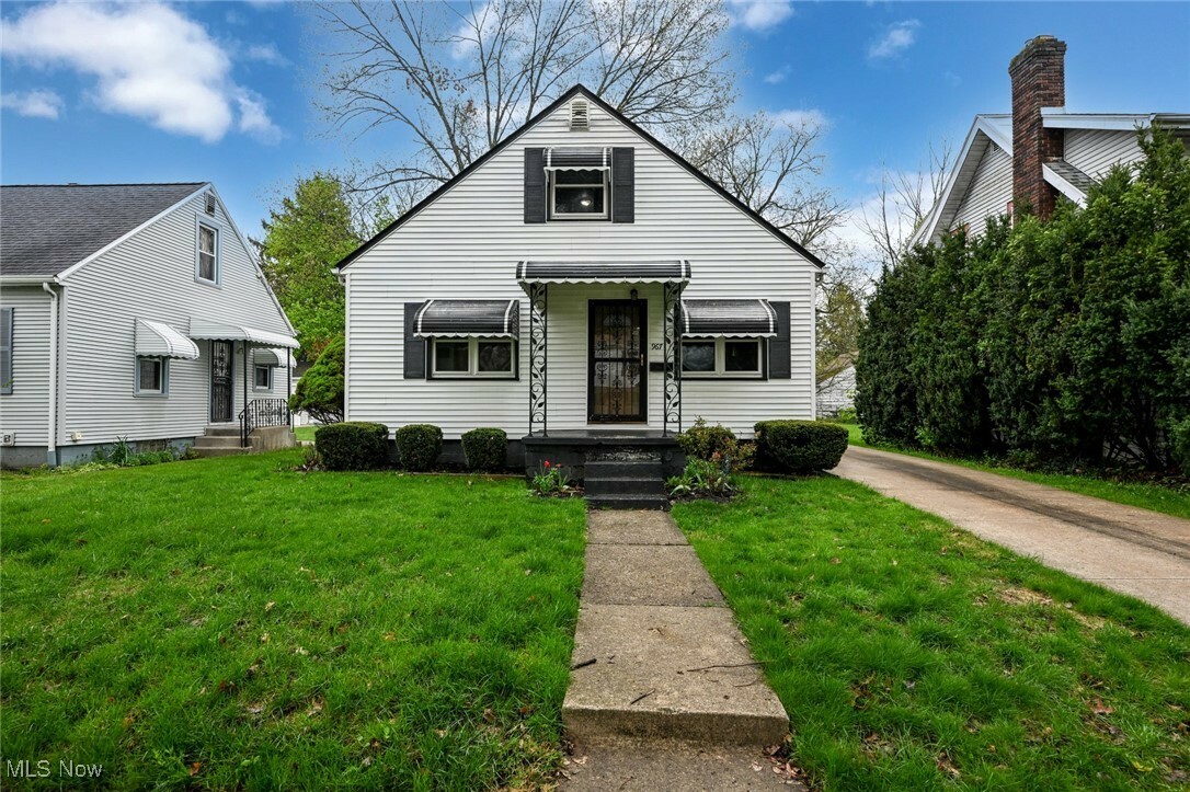 Property Photo: 967 Valdes Avenue OH 44320