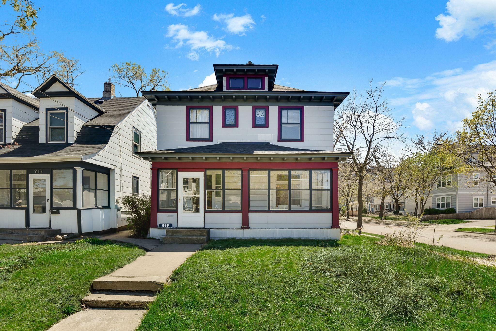 Property Photo: 919 W 28th Street MN 55408