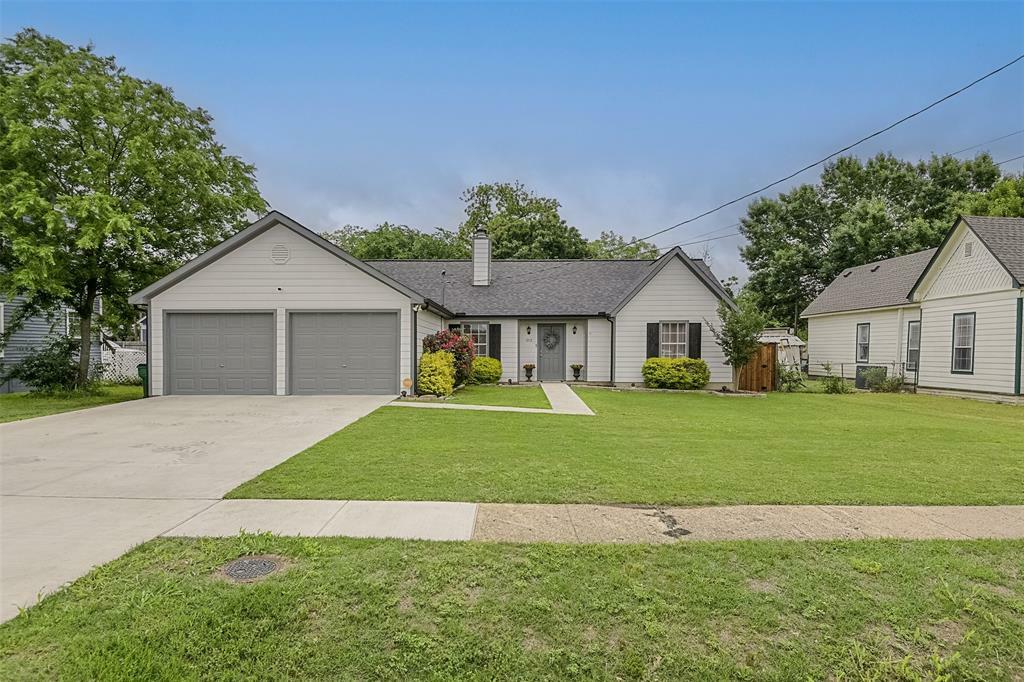Property Photo: 212 Briggs Street TX 75165