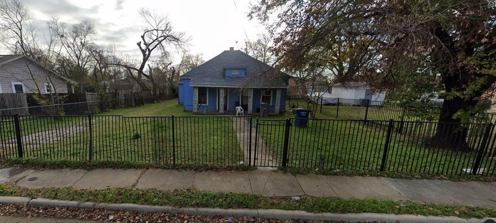 Property Photo: 4322 Metropolitan Avenue TX 75210