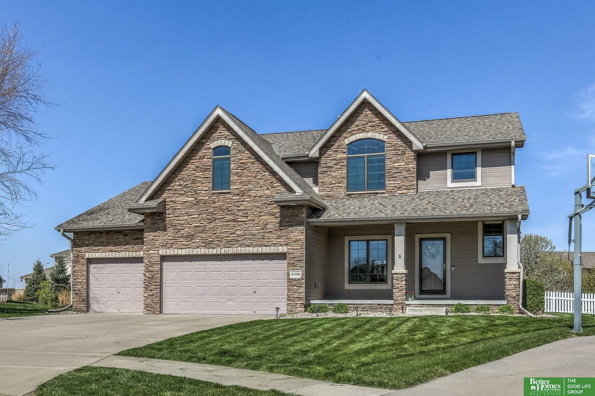 Property Photo: 21336 Blackstone Circle NE 68028