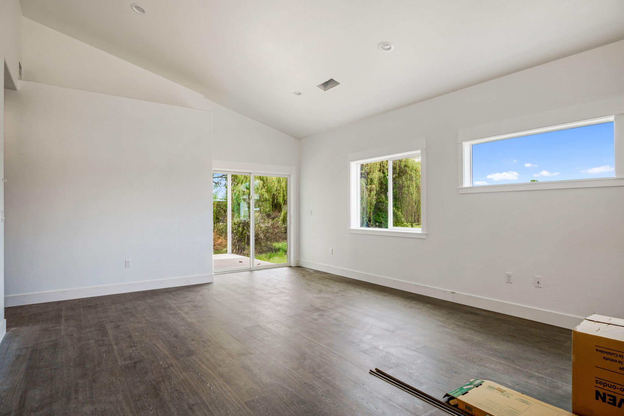 Property Photo:  1670 Monarch Lane  OR 97504 