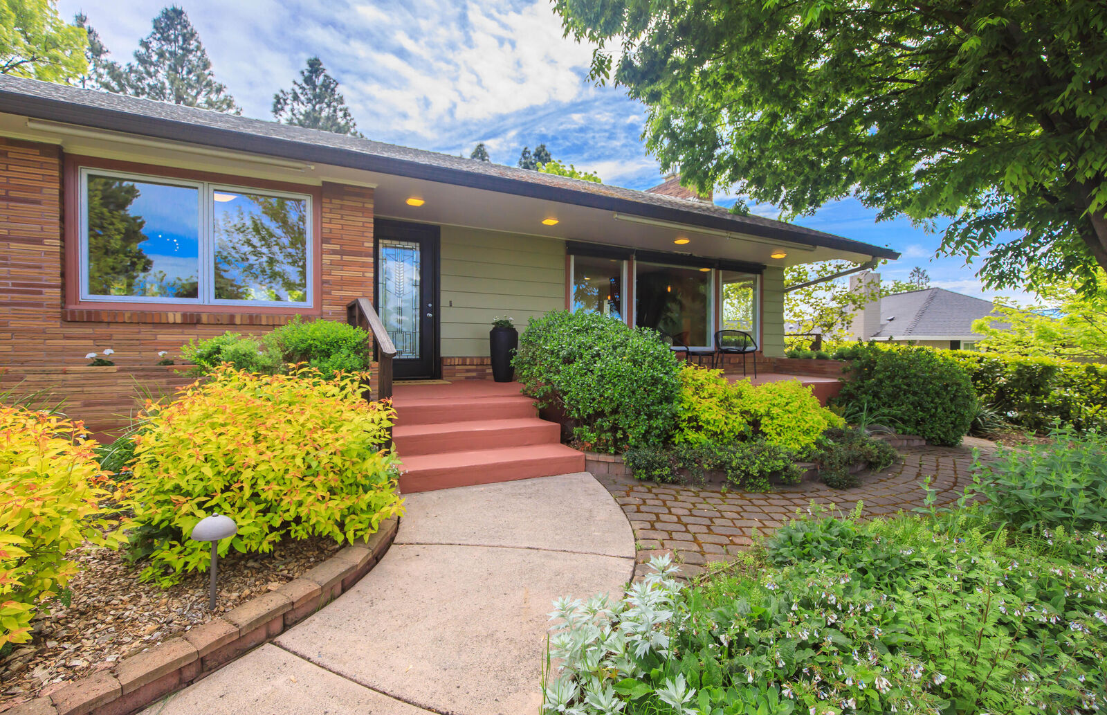 Property Photo: 224 Saginaw Drive OR 97504