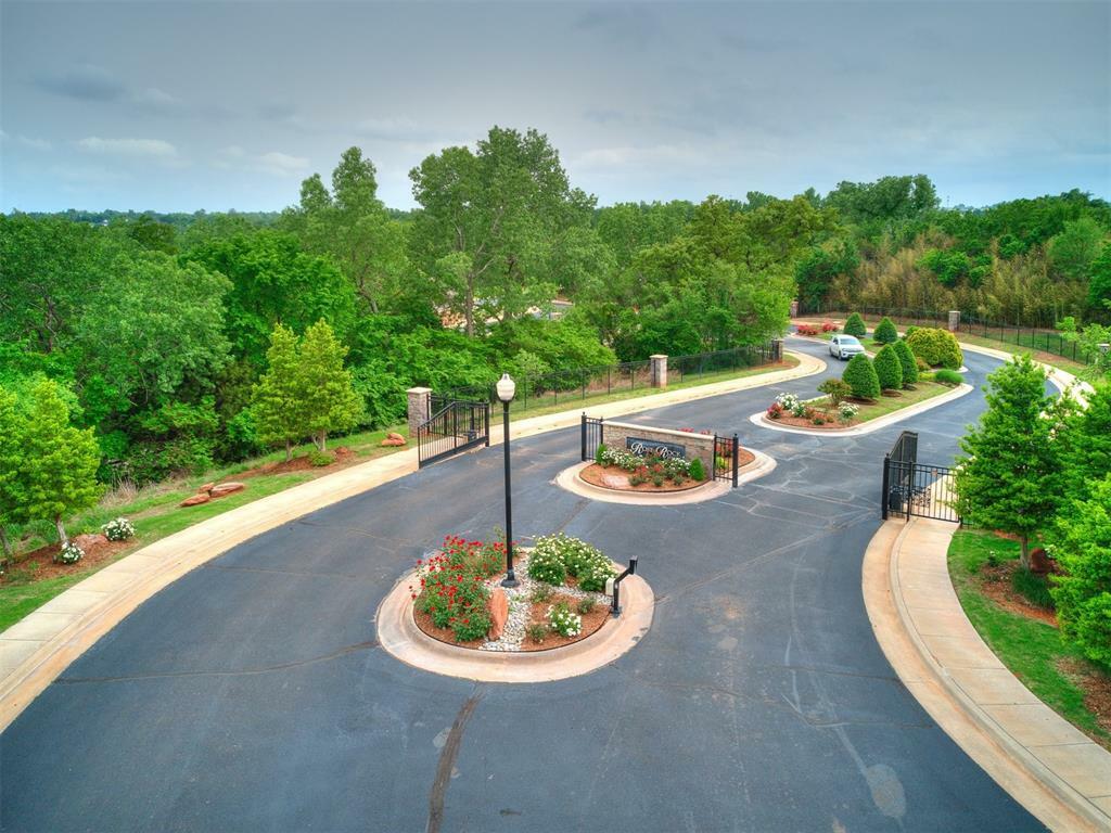 Property Photo: 4433 Redbud Circle OK 73111