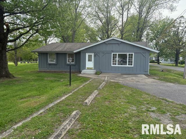 Property Photo: 301 S Pershing Street IL 62933