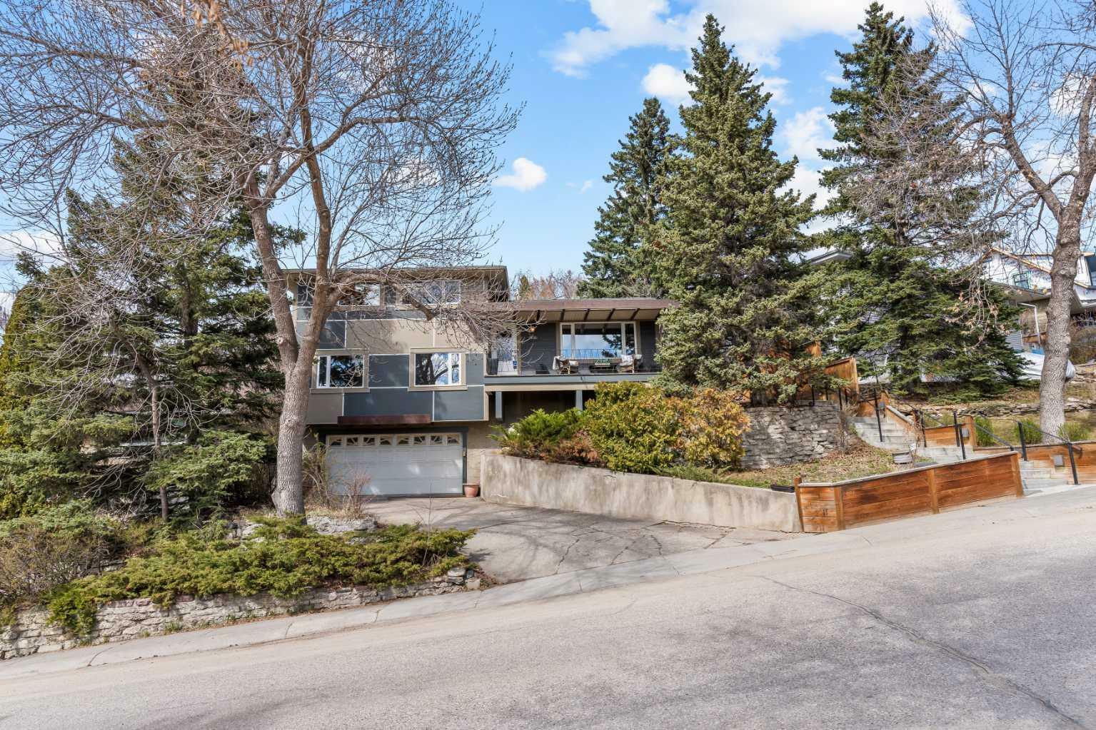 Photo de la propriété: 2736 Chalice Road NW AB T2L 1C8