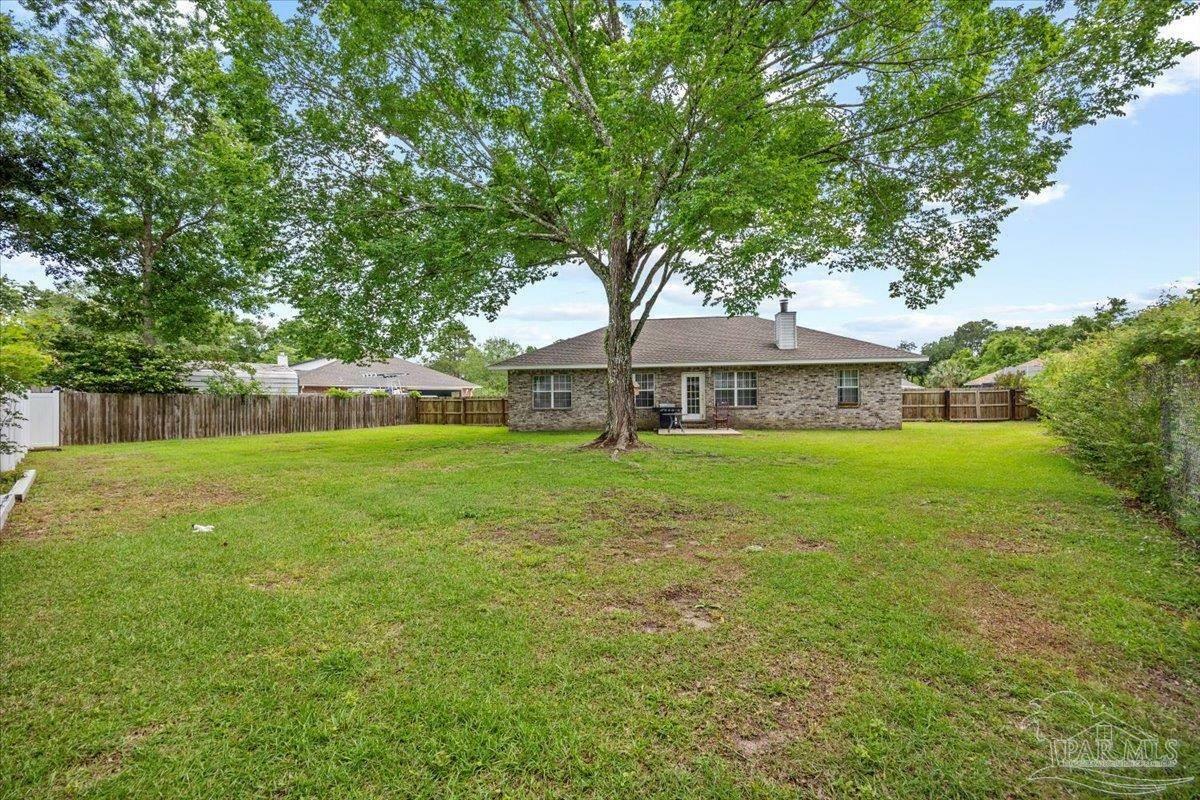 Property Photo: 5761 Twisted Oak Ct FL 32571