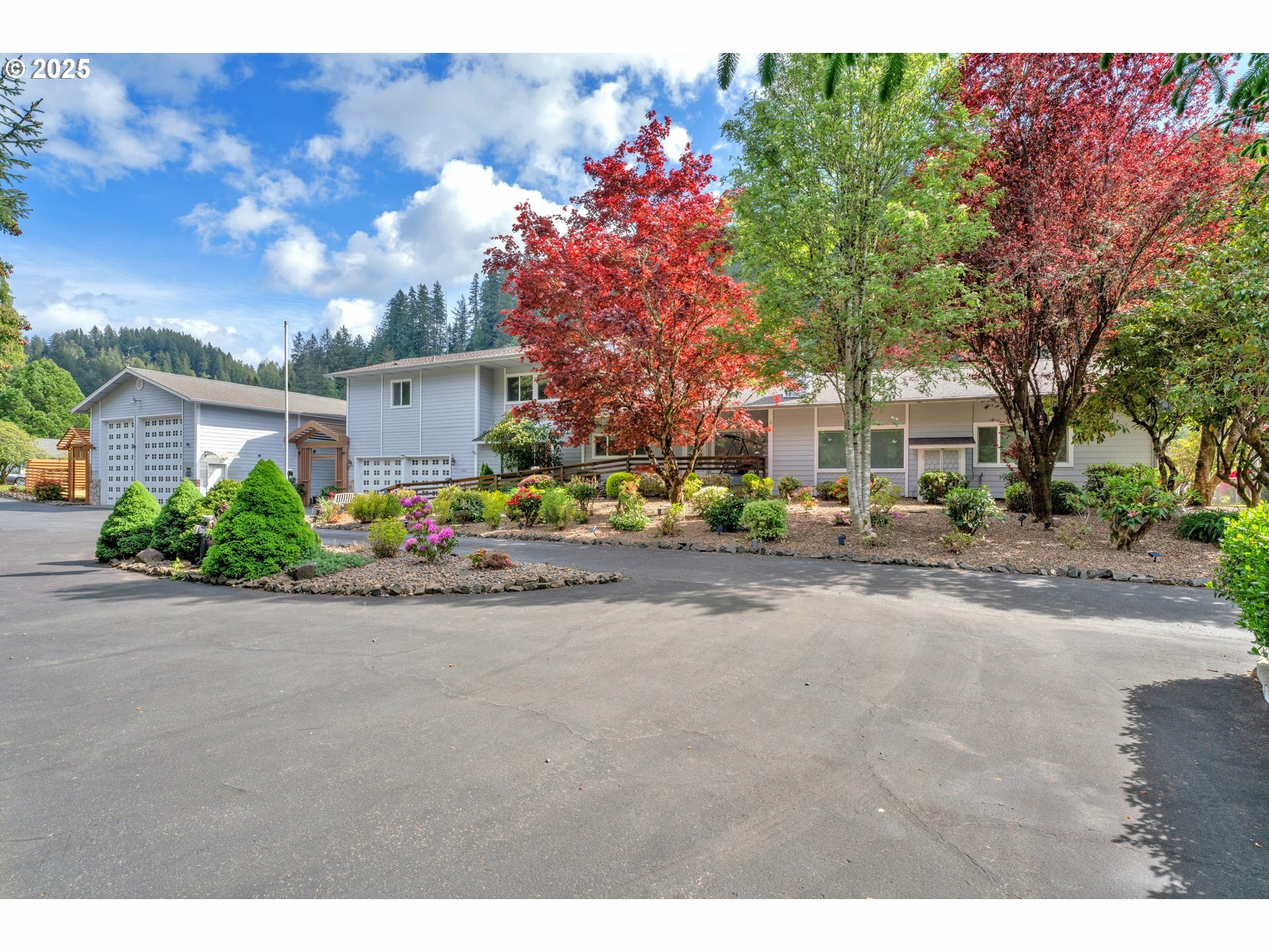 Property Photo: 9202 Phey Ln OR 97439