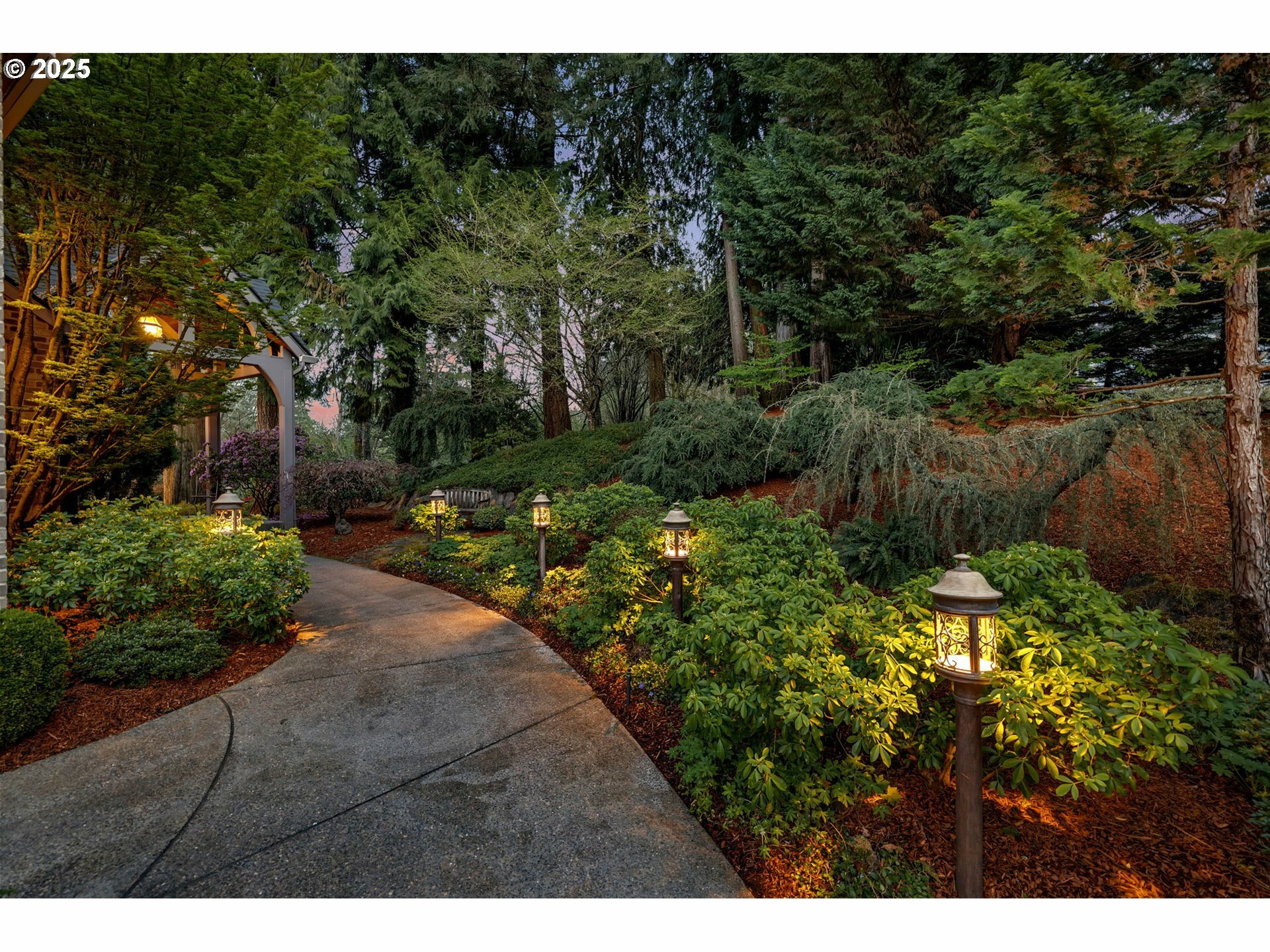 Property Photo: 14201 NW 44th Ct WA 98685