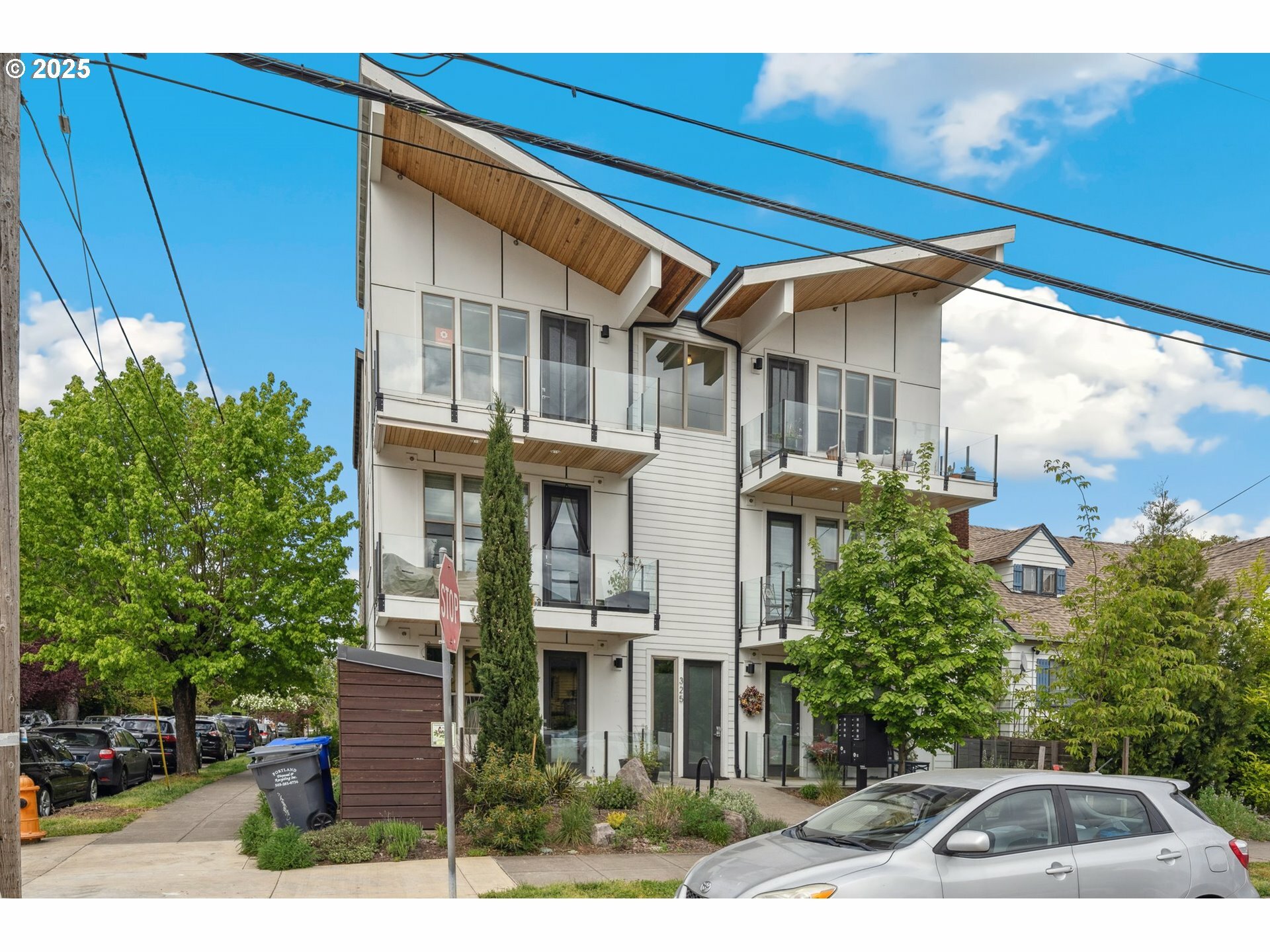 Property Photo: 325 N Emerson St D OR 97217