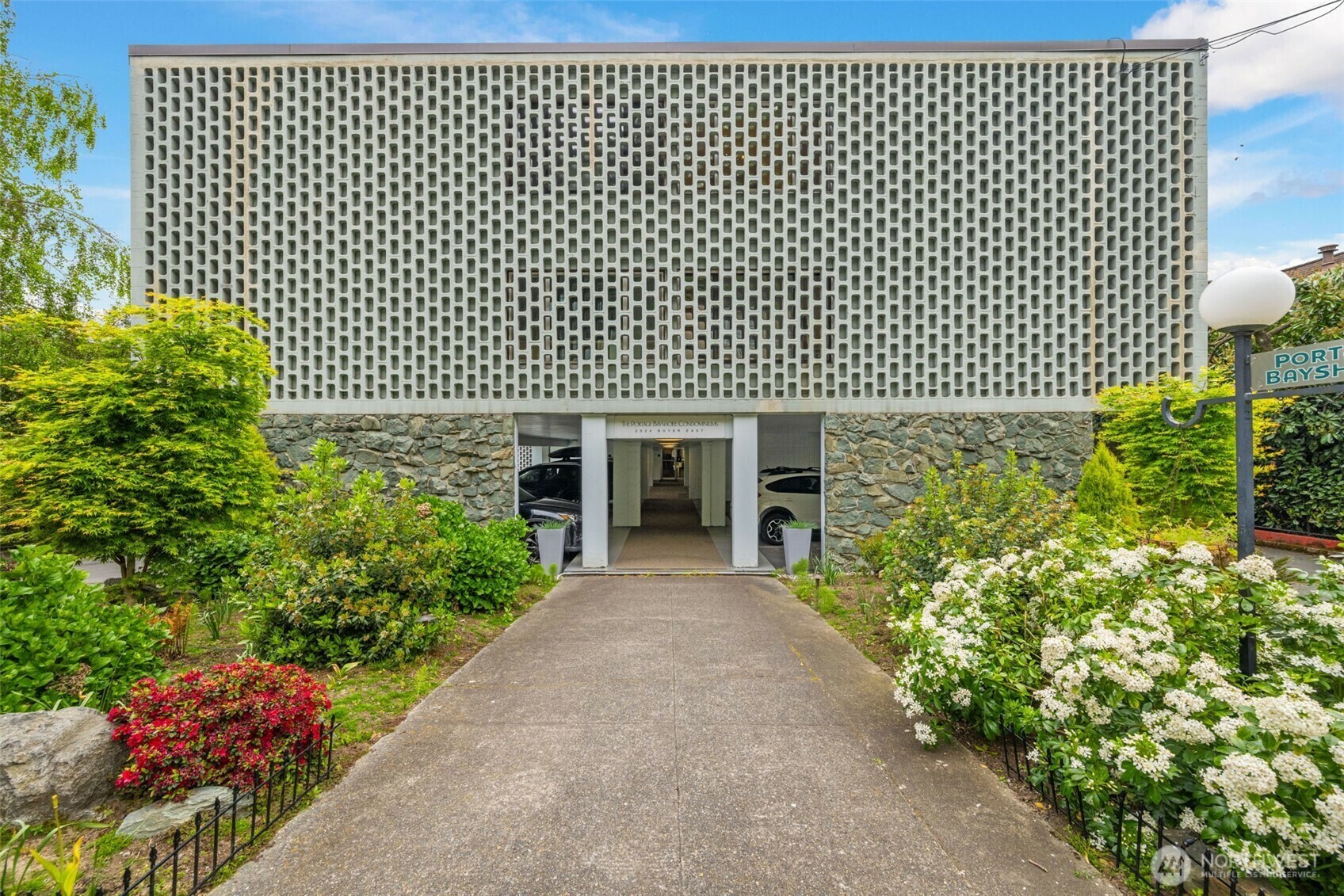 Property Photo: 2524 Boyer Avenue E 448 WA 98102