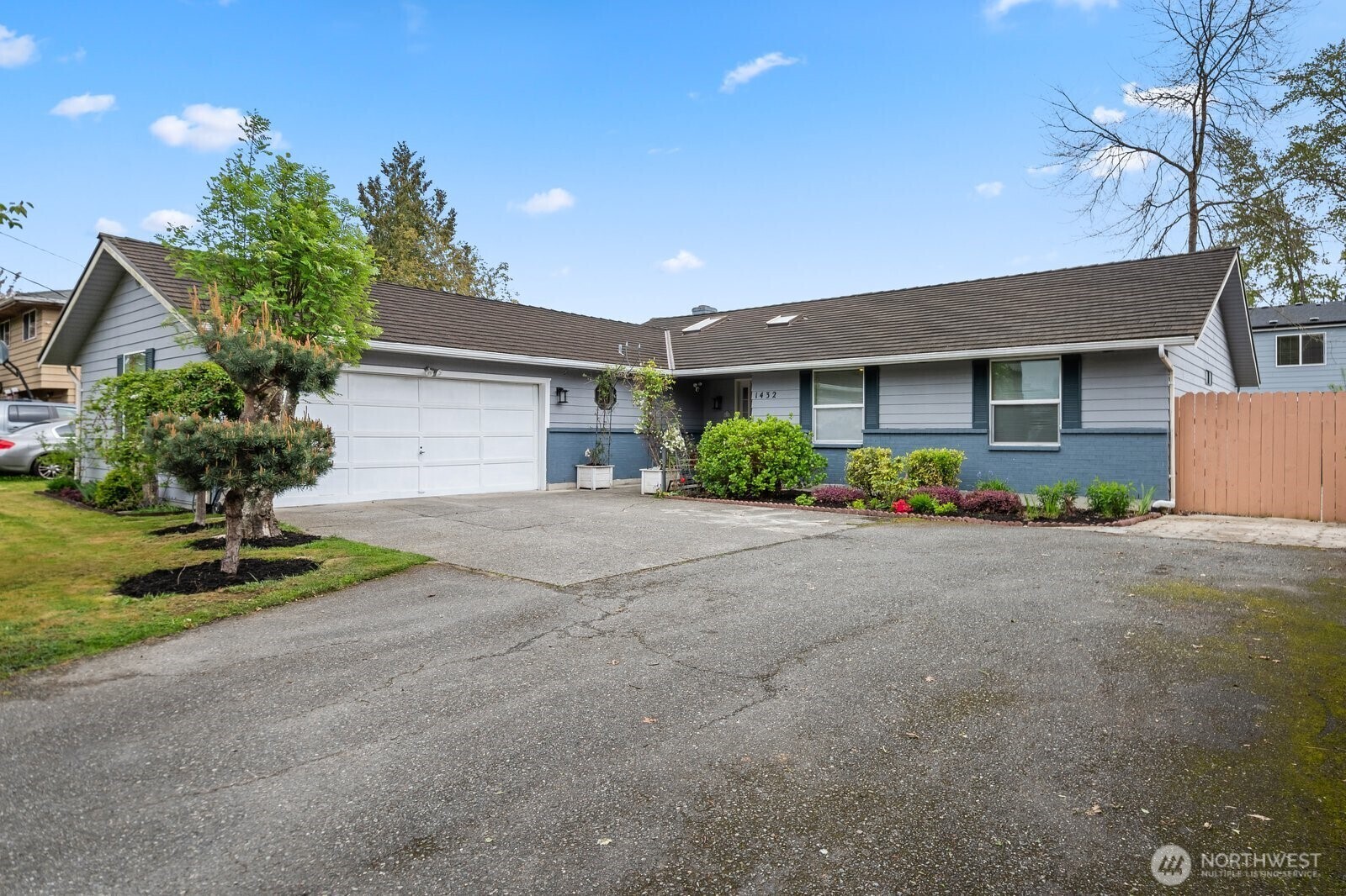 Property Photo: 1432 Hollow Dale Place WA 98204