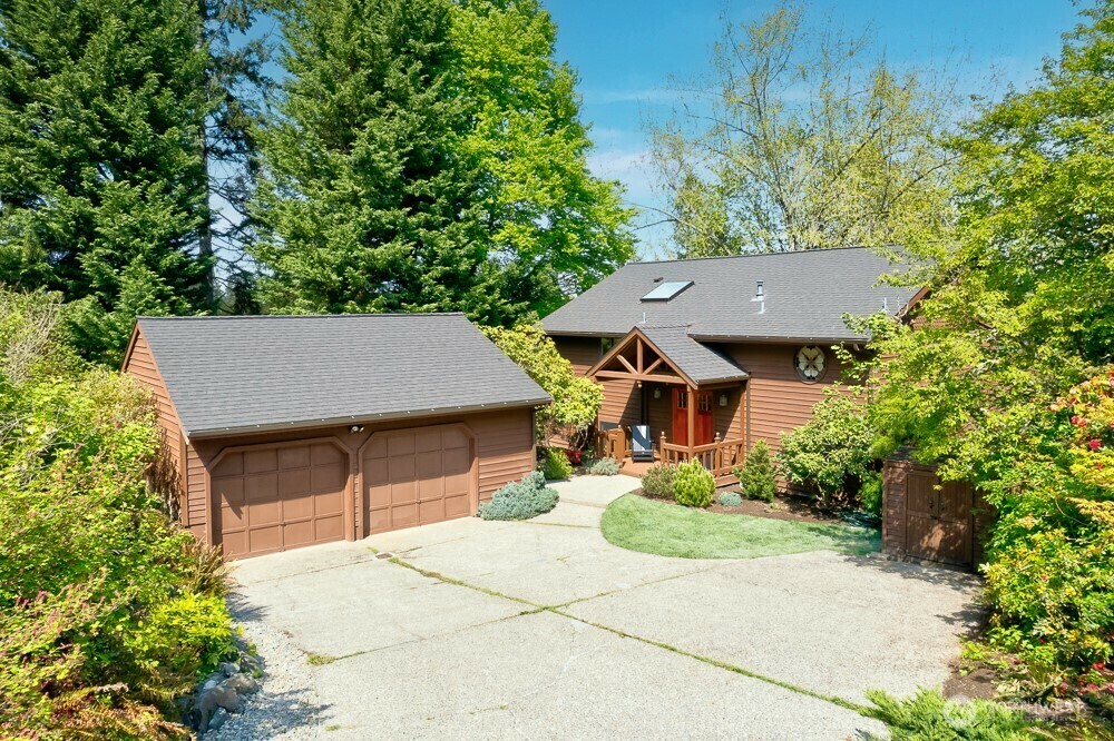 Property Photo: 16522 NE 44th Way WA 98052