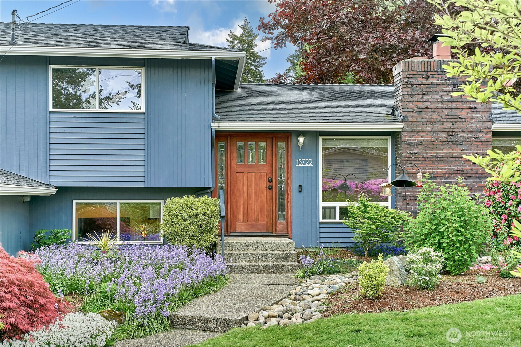 Property Photo: 15722 NE 62nd Place WA 98028