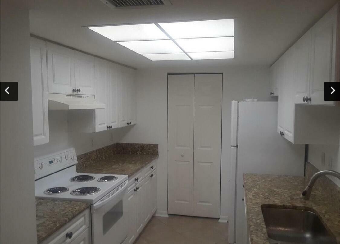 100 Crestwood Court N 104  Royal Palm Beach FL 33411 photo