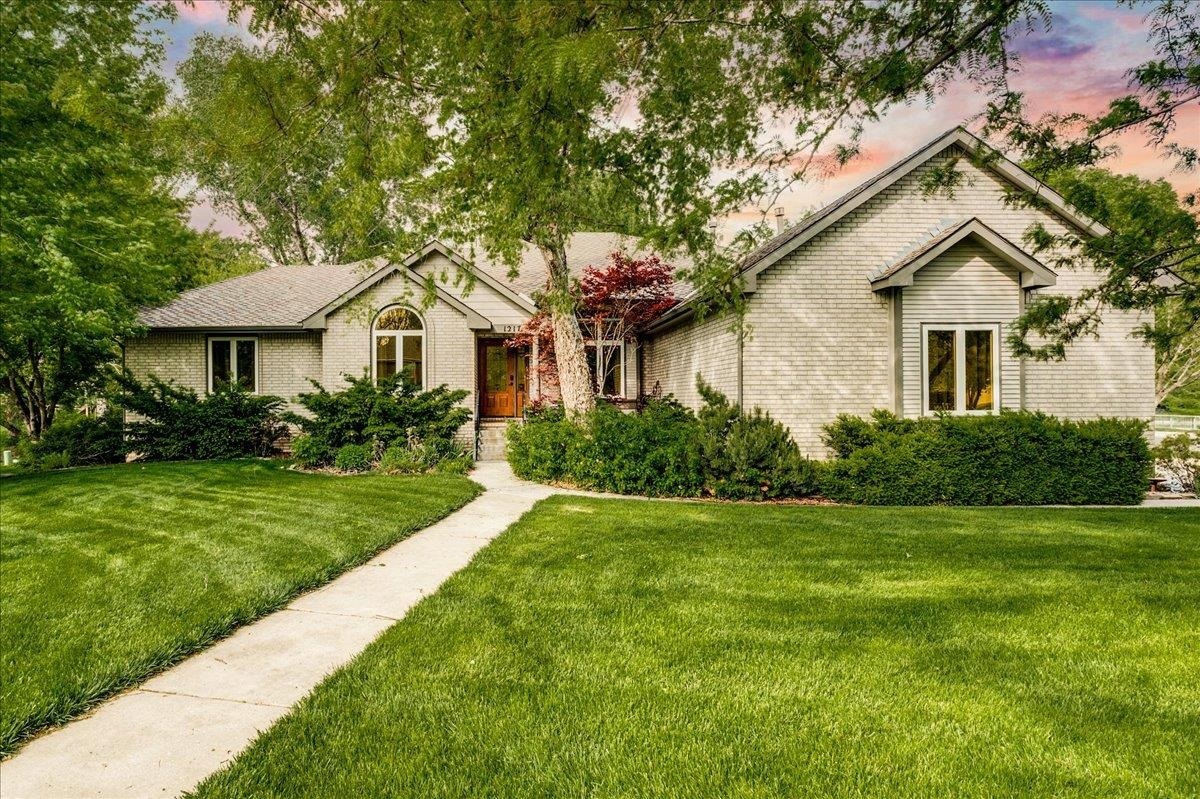 Property Photo: 1217 N Hickory Creek Ct KS 67235-7002