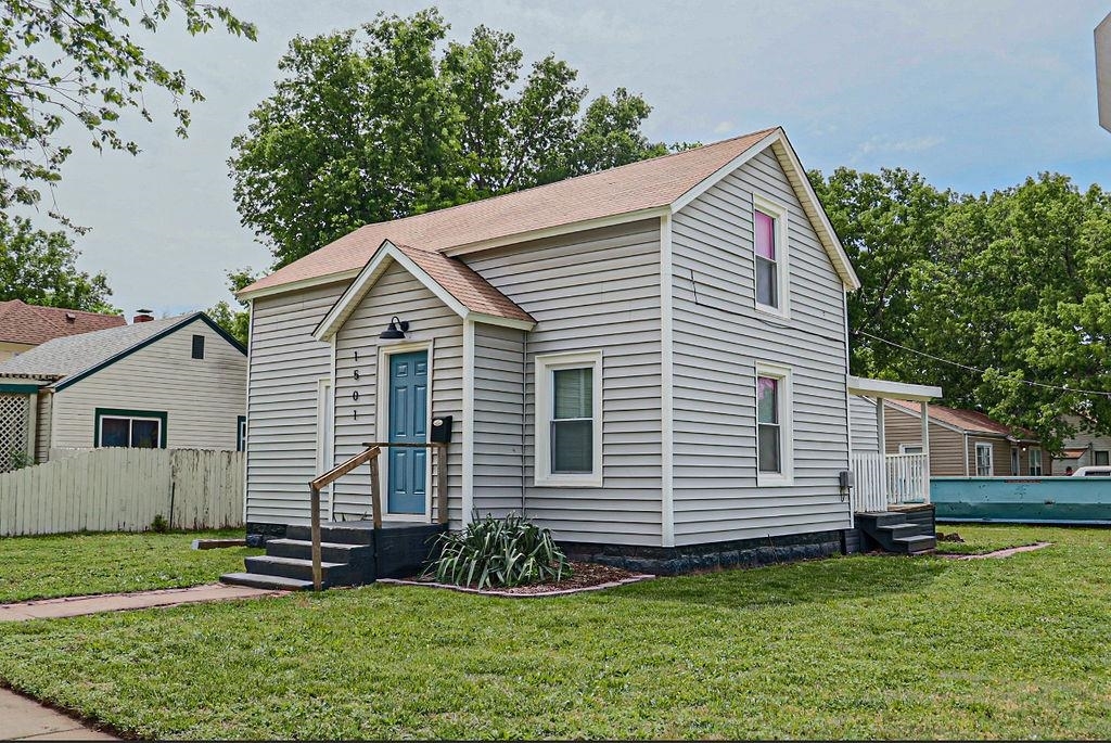 Property Photo: 1501 S Pattie St KS 67211