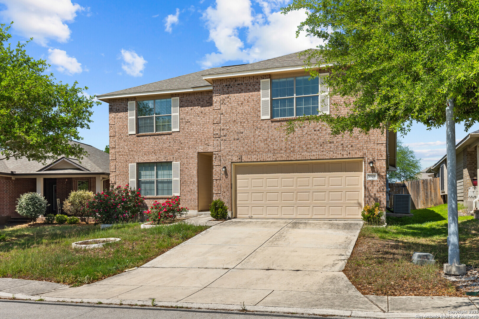 Property Photo: 3919 Maiden Way TX 78109