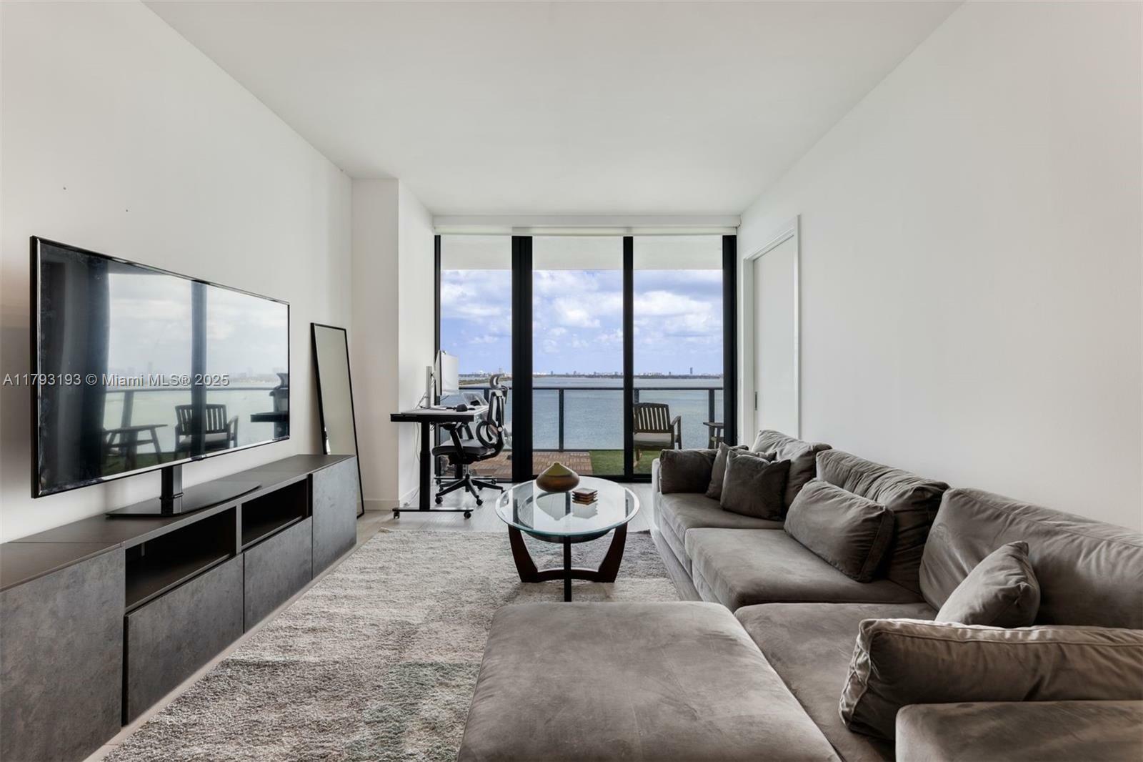 Property Photo: 480 NE 31st St 1502 FL 33137