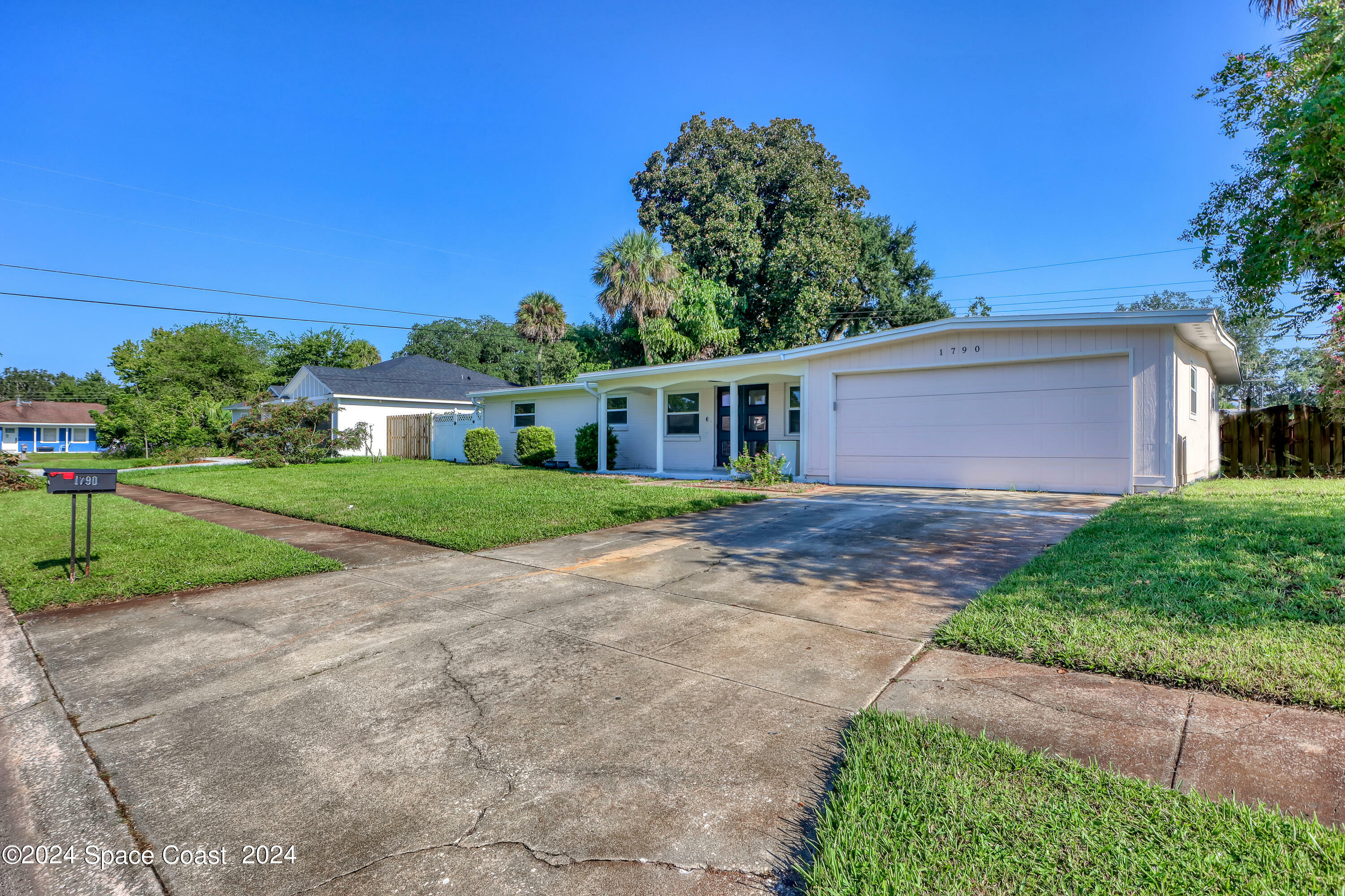 Property Photo: 1790 S Lilac Circle FL 32796