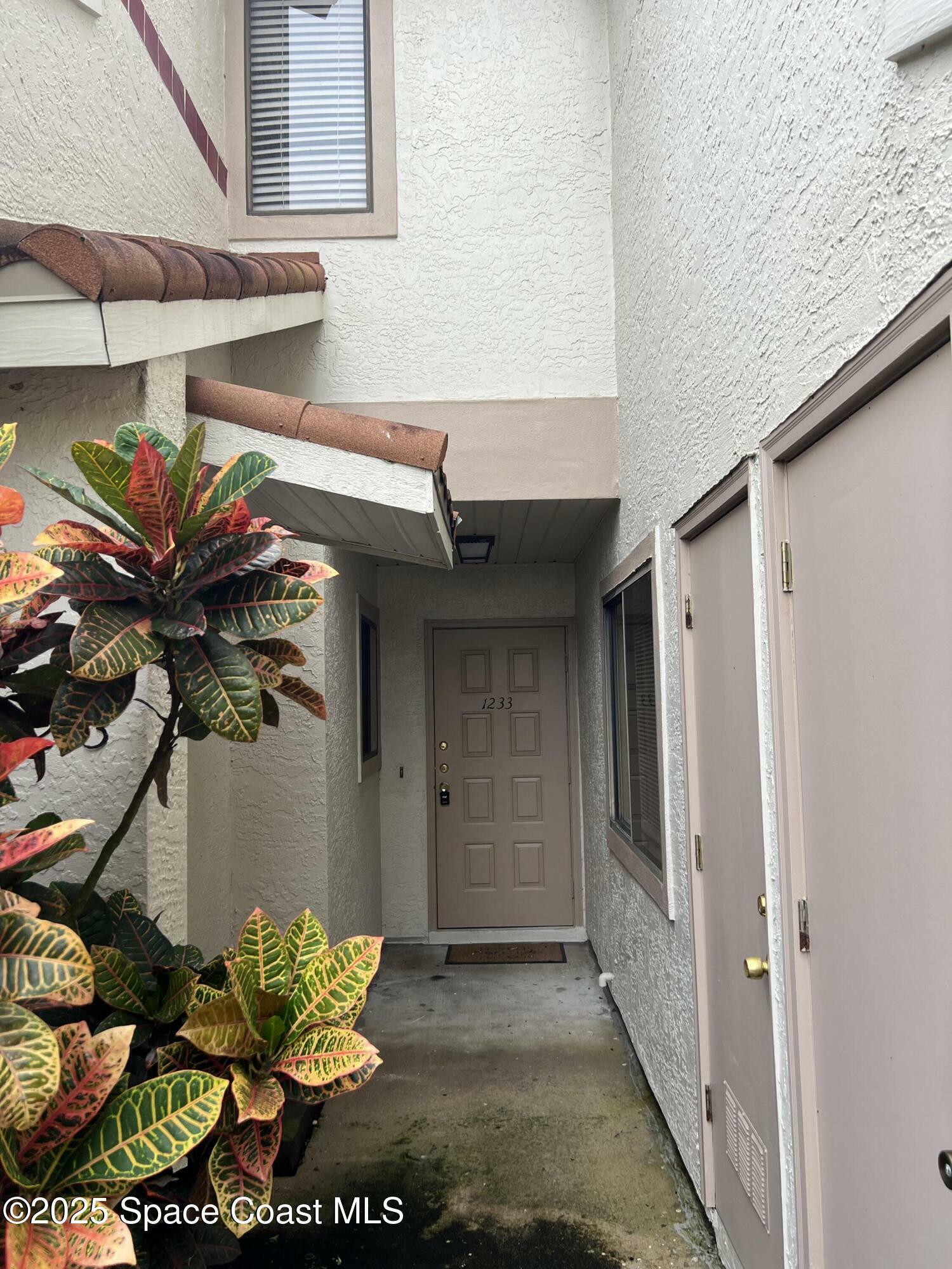 Property Photo: 1233 Country Club Drive FL 32780