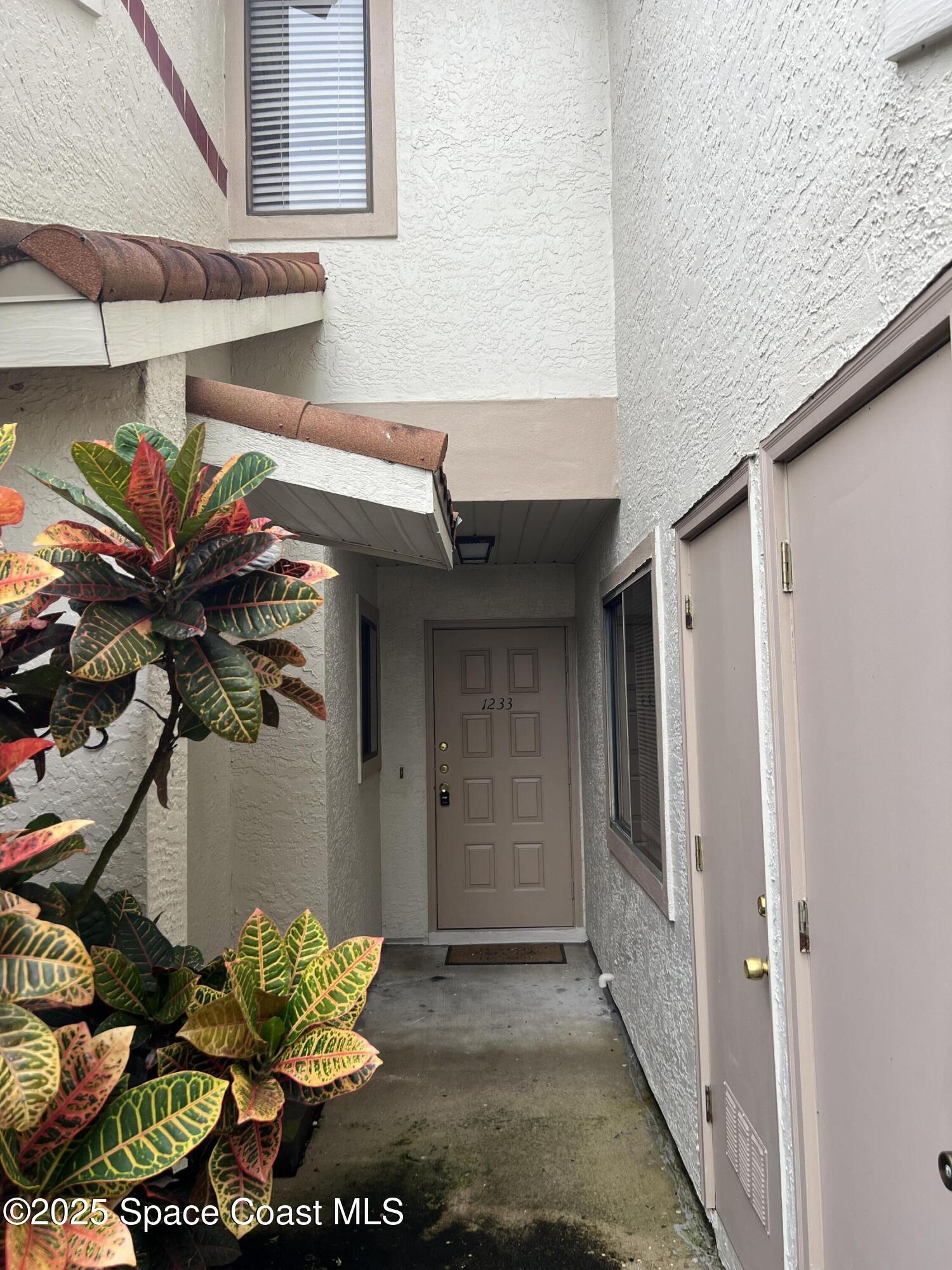 Property Photo: 1233 Country Club Drive FL 32780