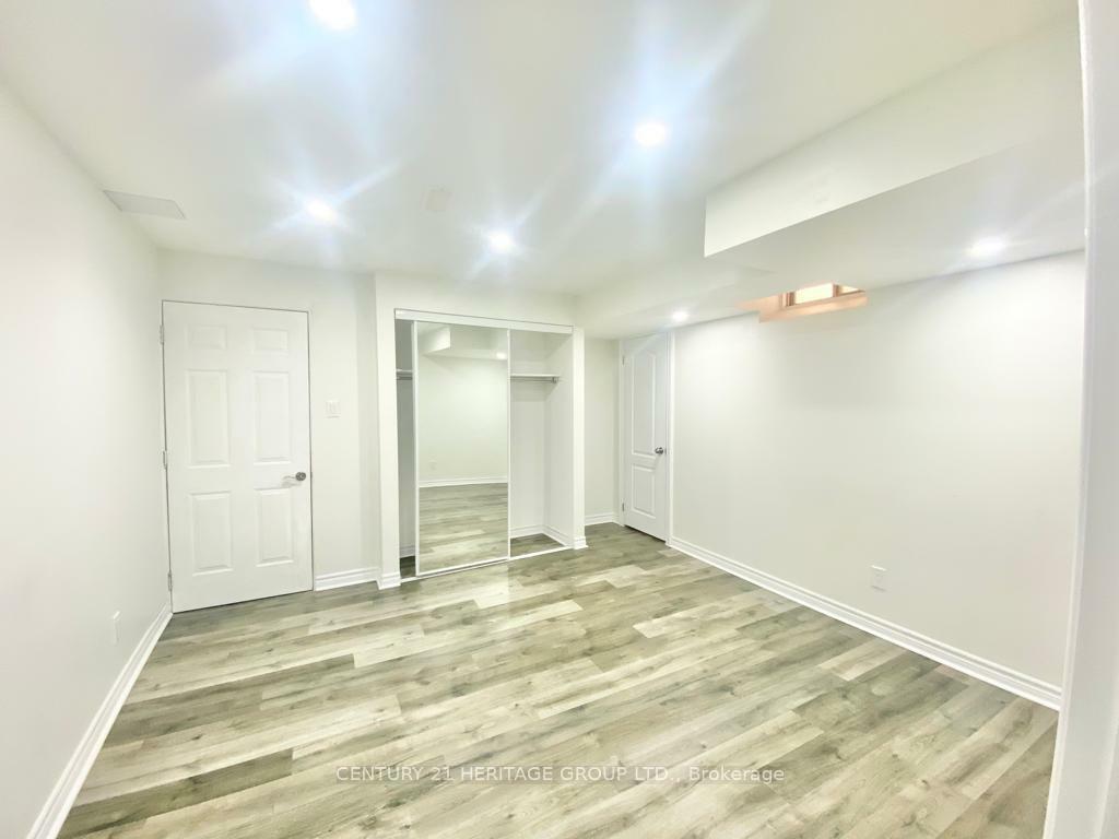 Photo de la propriété: 49 Chesterwood Crescent ON L6Y 0Z4