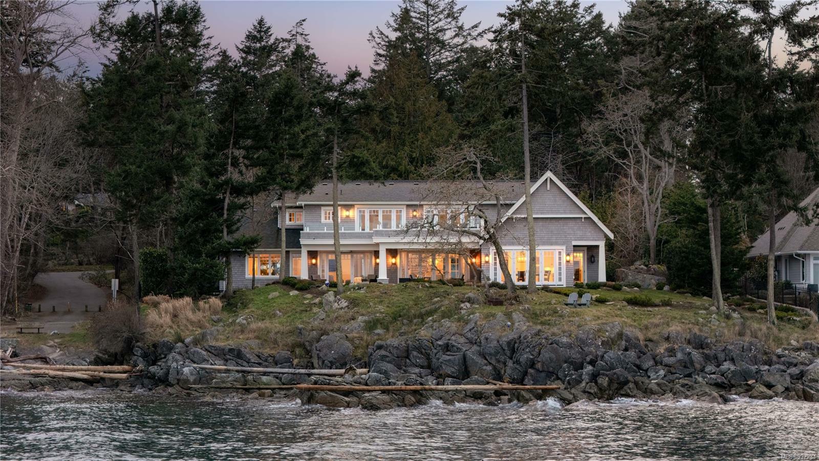 Property Photo: 2616 Queenswood Lane BC V8N 1X5