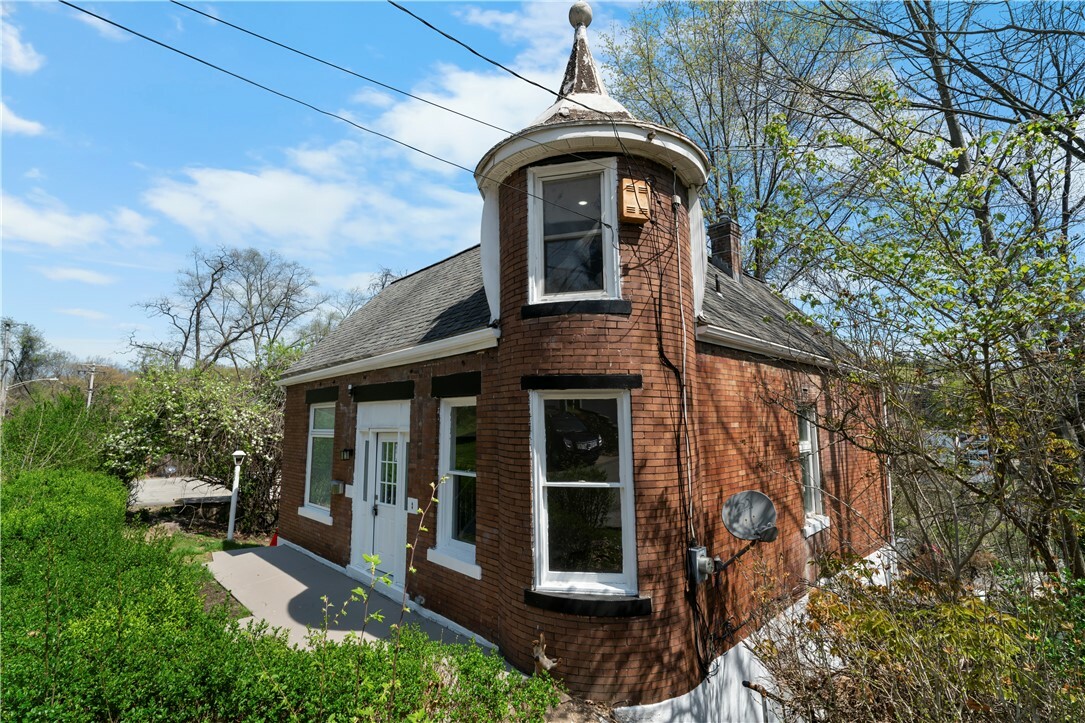 Property Photo: 205 Berkley Avenue PA 15221