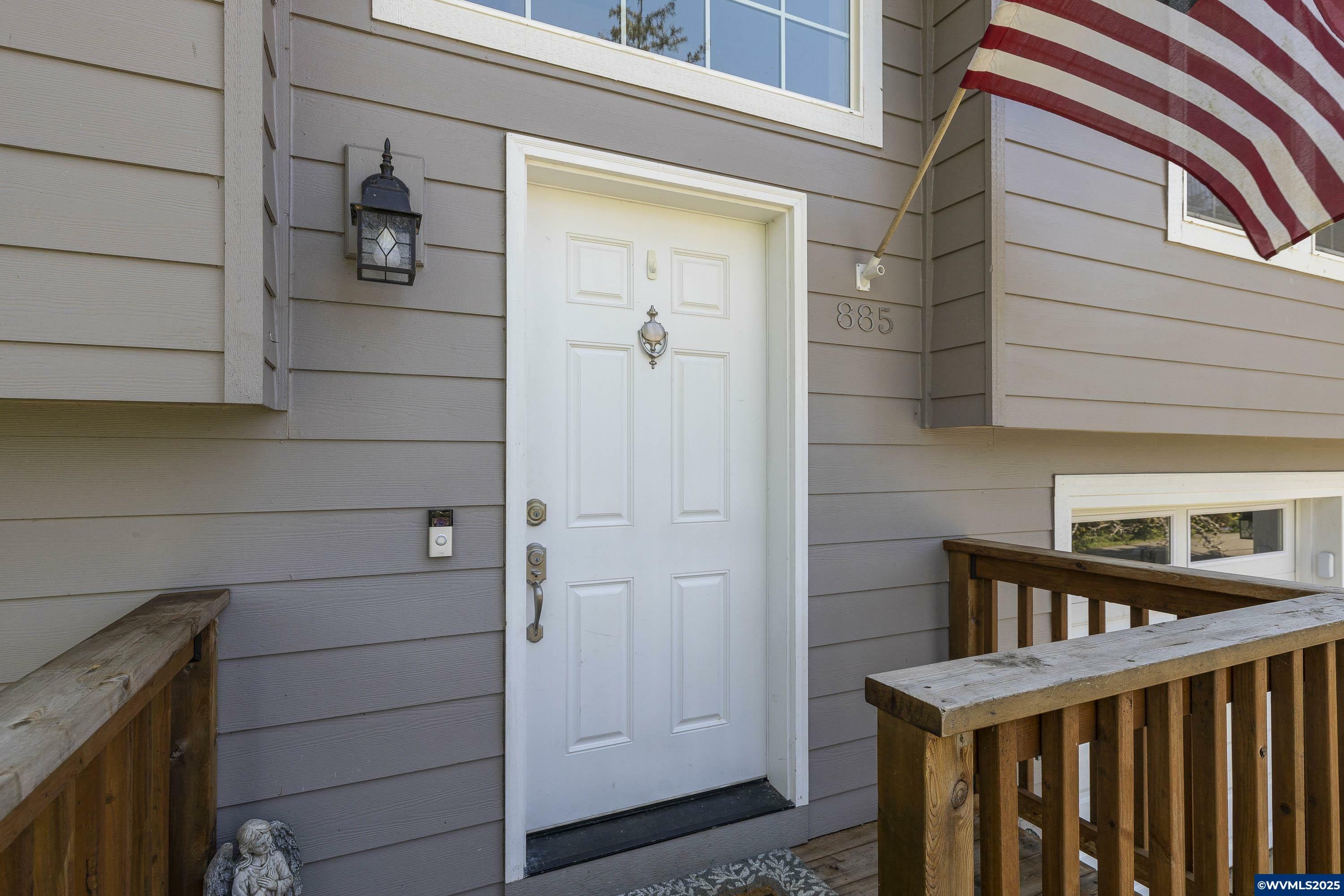 Property Photo: 885 SW Pioneer Dr OR 97396