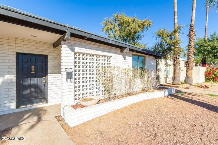 Property Photo:  2246 E Broadway Road  AZ 85204 