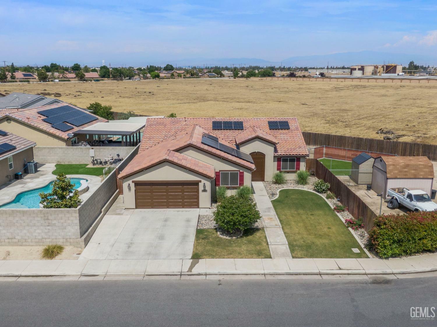 Property Photo: 6814 Clear Water Creek Way CA 93311