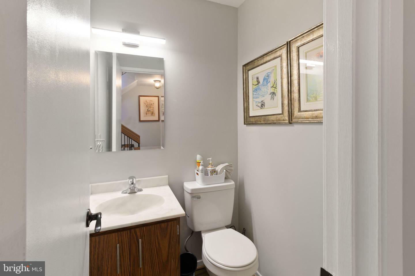 Property Photo: 3135 Eakin Park Court VA 22031